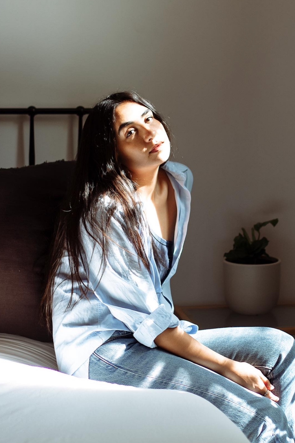 What do you guys think about Denim on Denim? 🙈 this looks like it could be but it’s not. I used to be not a big fan of denim on denim but lately idkkk they are starting to look so cute😍