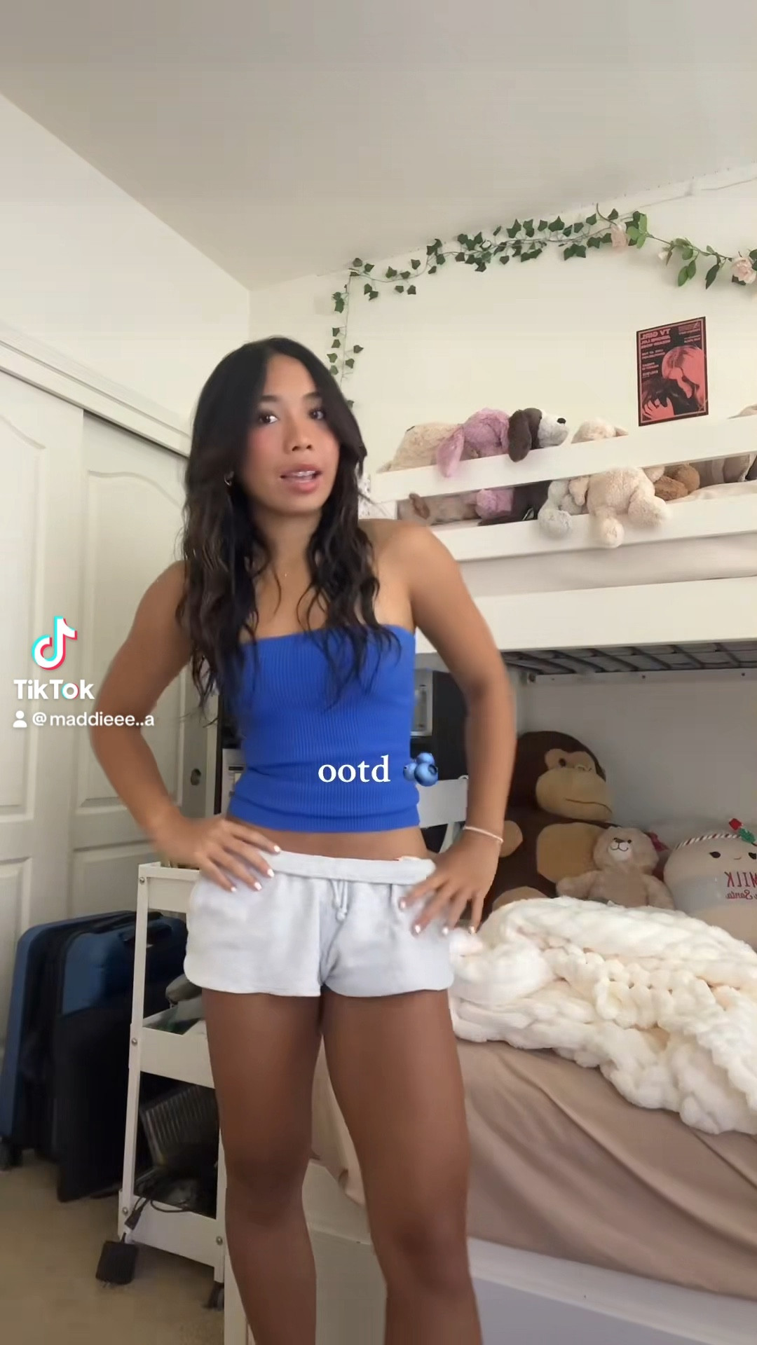 🫐🫐

top: aritzia ribbed tube top hip length size xs
shorts: brandy melville summer thermal shorts

#LTKVideo