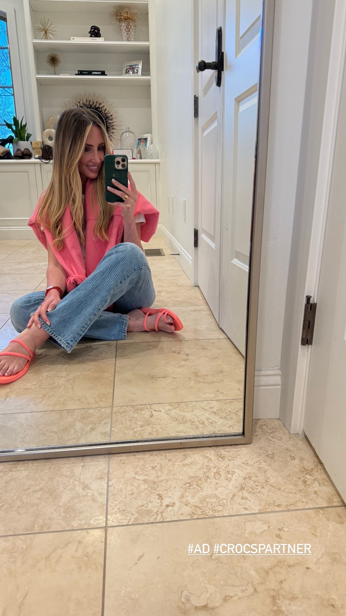  #Ad All-day comfort that actually looks good? Yes, please. Loving these Crocs for running errands, baseball practices, and everything in between! #CrocsPartner @crocs 