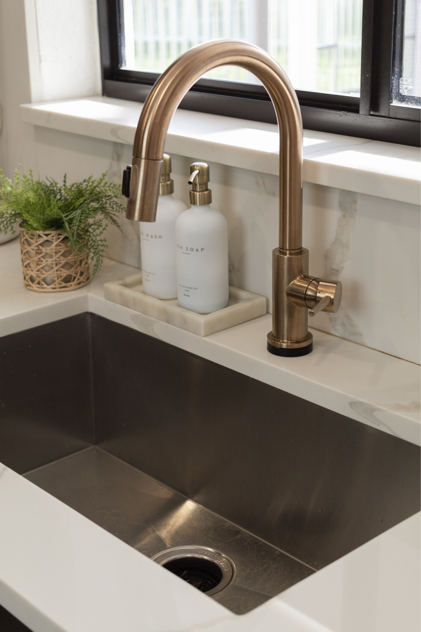 Bedroom Decor 

#bedroomdecor #cljsquad #amazonhome #organicmodern #homedecortips #bedroomremodel 

#LTKSaleAlert #LTKStyleTip #LTKHome