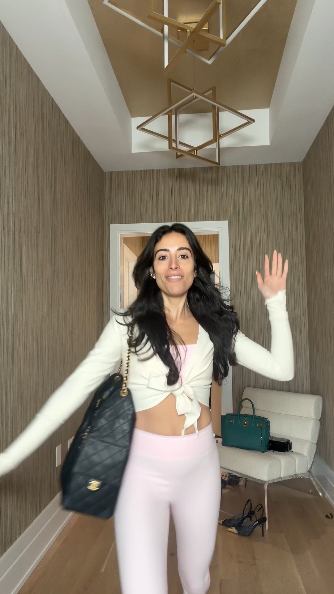 Hermès unboxing later… but first my 8AM routine as a mom of four.



#LTKfitnessgoals #LTKgrwm #LTKmomlife