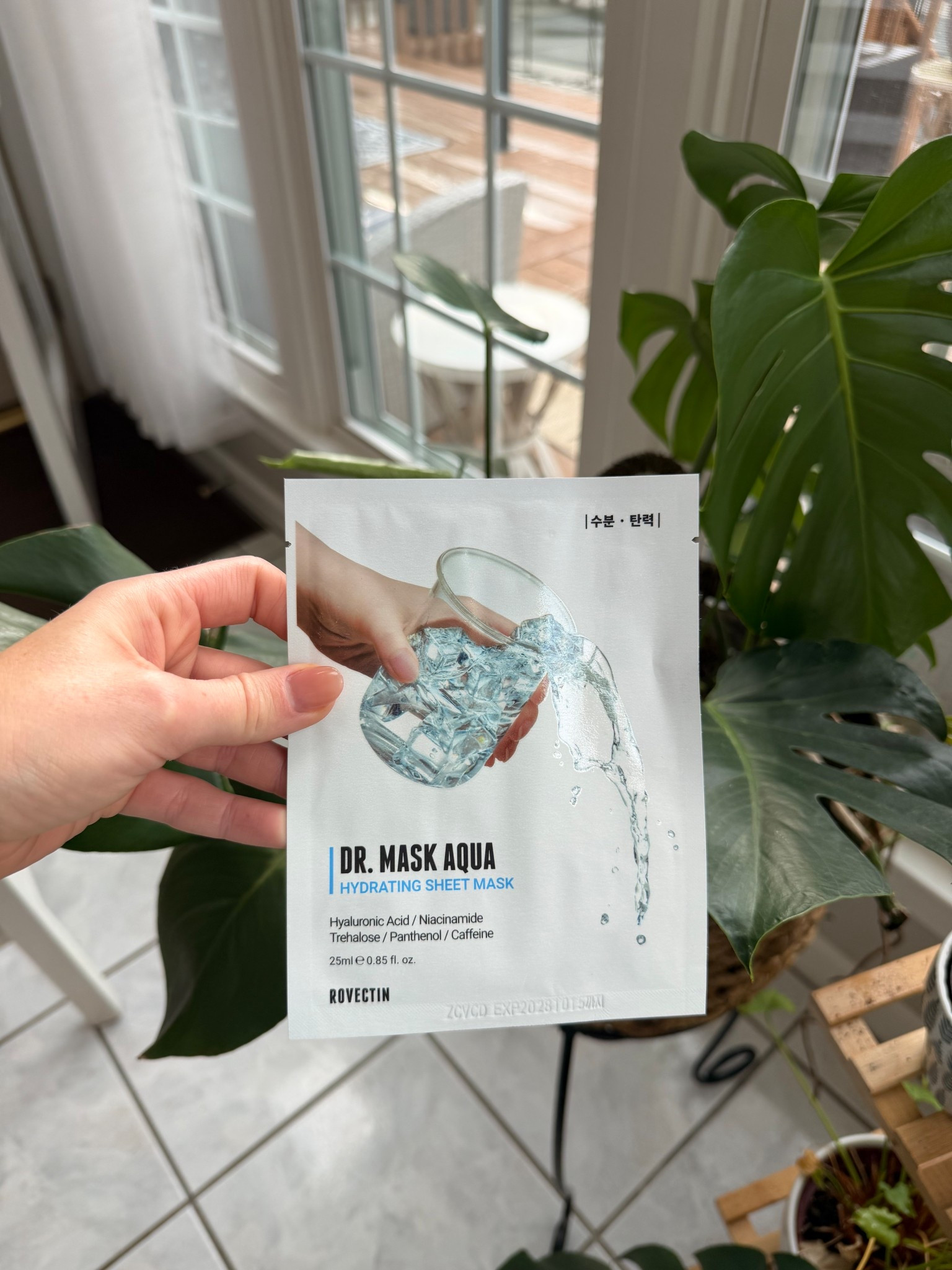 K beauty favorite lately this Rovectin Aqua Mask is unreal when my skin feels dry or tired.

It’s a sheet mask that soaks your skin in hydration and makes everything look smoother and glowier in like 15 minutes.

It has 7 layers of hyaluronic acid plus niacinamide and panthenol so it’s deeply hydrating but also brightening and calming.

I love it because it gives that glass skin look instantly and my makeup lays so much better after. 💧✨

#LTKselfcare #LTKBeauty #LTKgrwm