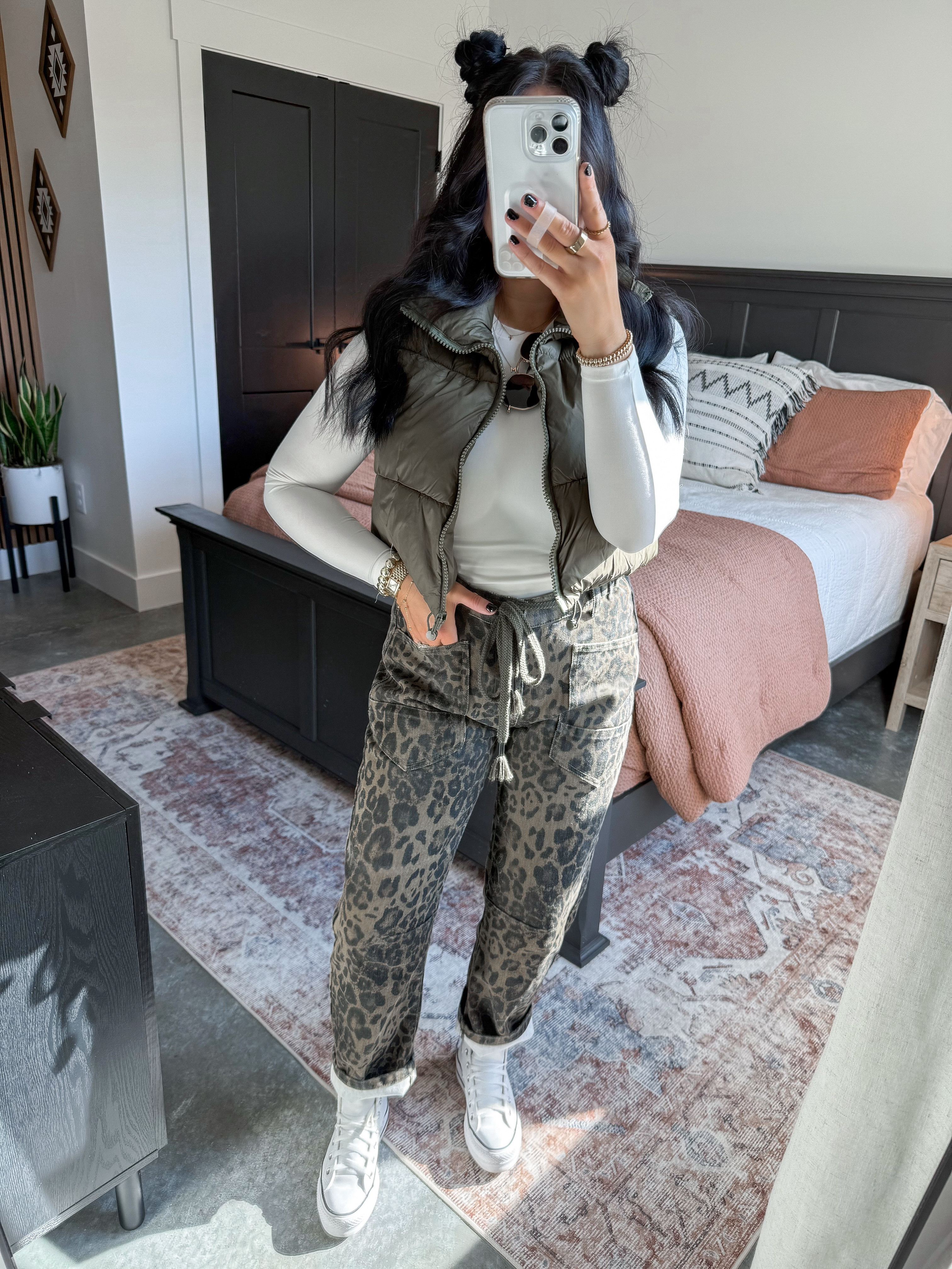 Low Effort OOTD 🤍

Long Sleeve - small
Puffer Vest - small
Leopard Jeans - small

Easy but cute & coordinated OOTD! I love this olive green puffer vest (have it in a few colors!) paired with these leopard print barrel jeans. (These barrel jeans are great if you're looking for something with a more subtle barrel leg fit!) Styled the vest over this basic white long sleeve top (a closet must have!) & finished the look with some white ruffle socks & my white leather platform converse sneakers! 

 

 #LTKootd #LTKFindsUnder50 #LTKFindsUnder100
