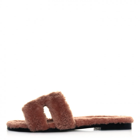 HERMES Woolskin Oran Sandals 35 Rose Aube | Fashionphile