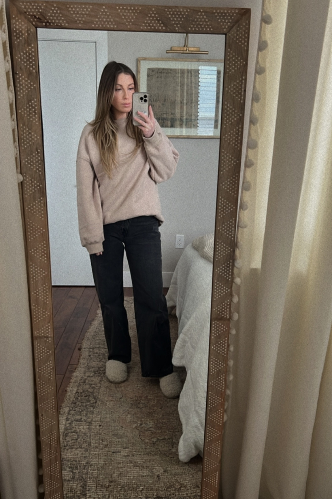 The thickest, softest, longest, coziest, warmest, oversized Crewneck sweatshirt from amazon! I’m gonna need this in every color. Wearing a size small. Fits true to size (oversized) 

#LTKunder50 #LTKFind #LTKstyletip