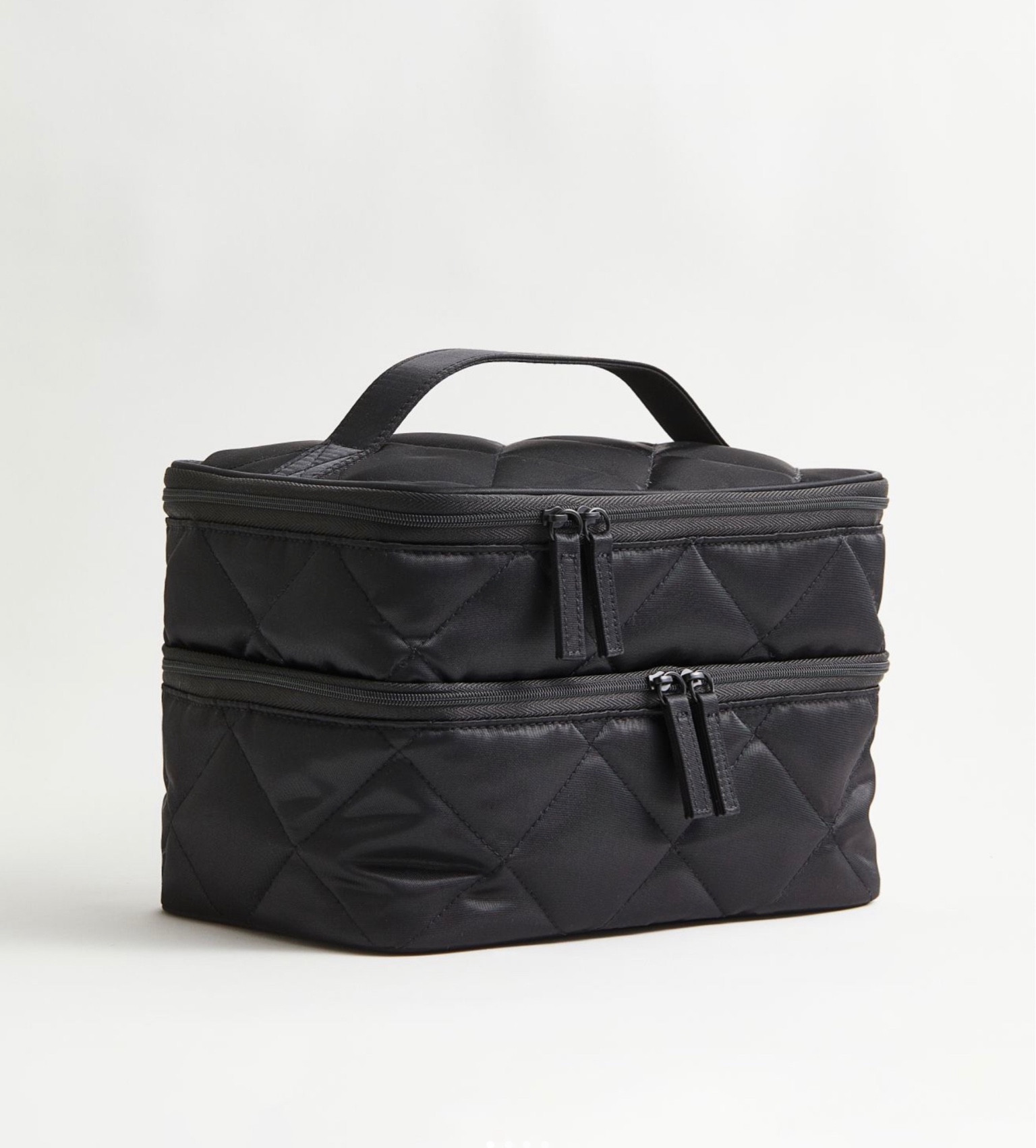 Large 2-tiered washbag 
Spacious storage & compartments for make up brushes  

#LTKGiftGuide #LTKtravel #LTKHoliday