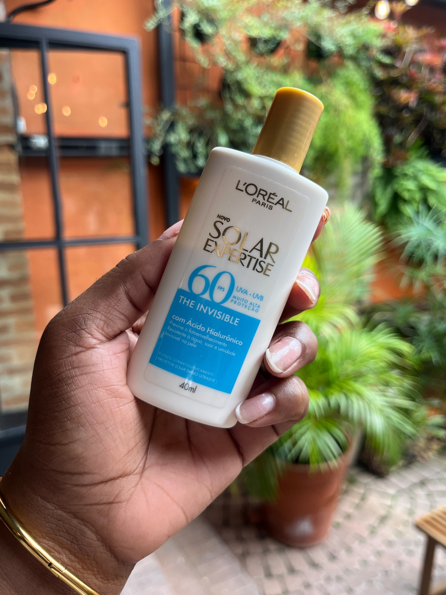 O melhor protetor solar pra quem busca textura fluida , rápida absorção e não te deixa esbranquiçada eu amo 🩵

#LTKbrasil #LTKbeleza