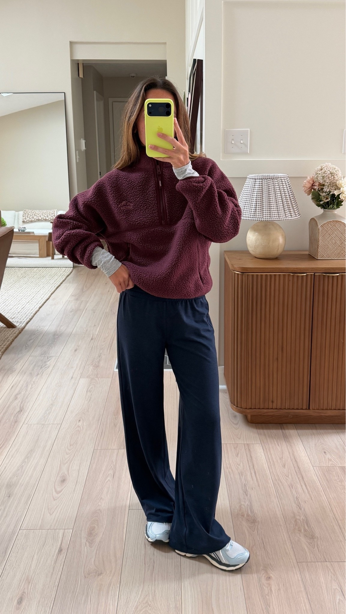@Aritzia  fleece mix + match! Sizes below:

Fleeces and tees: small
Butter shorts: 4
Softbound pants: XS

#aritziapartner