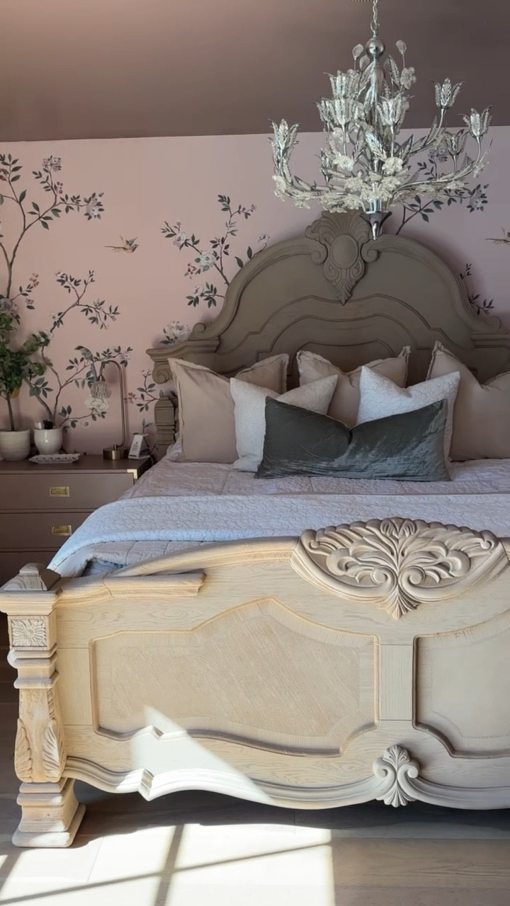 Loving this wallpaper from @wayfair


#LTKStyleTip #LTKHome