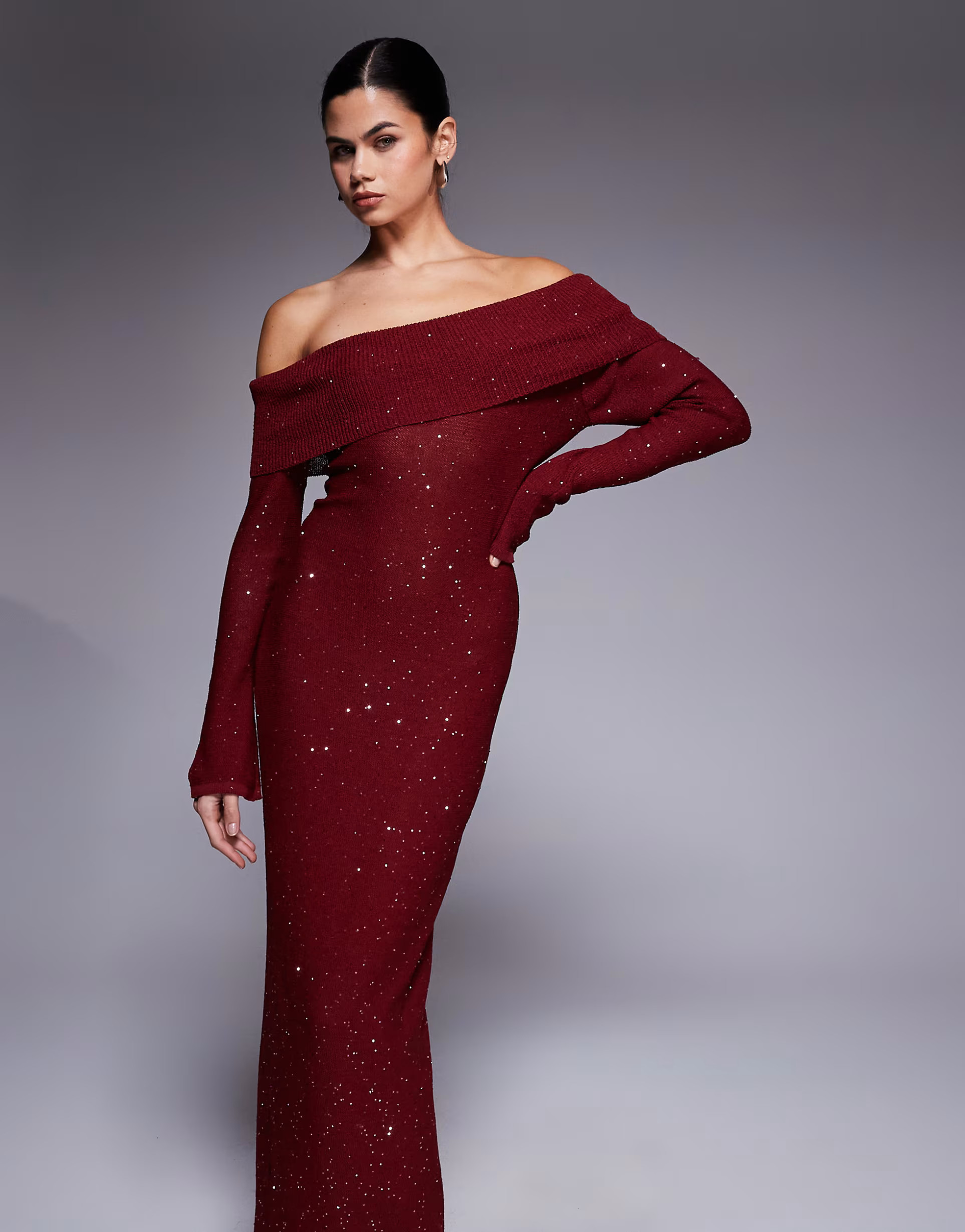 Kaiia – Exclusive – Schulterfreies, langärmliges Maxikleid aus Strick in Burgunderrot mit Pa... | ASOS (Global)