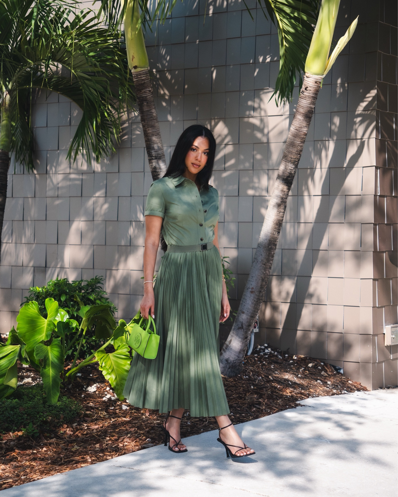 All green everything 💚

#summerdress #toryburch 

#LTKSeasonal #LTKStyleTip #LTKItBag