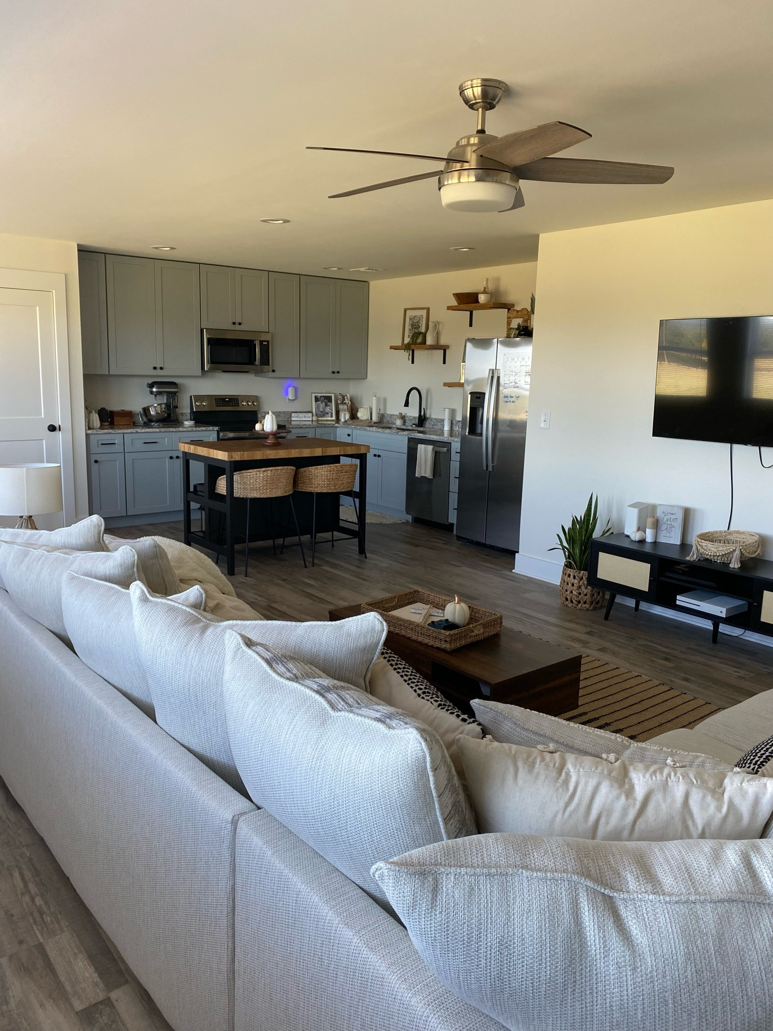 Barn apartment living🤍

I’m unable to link the island but it’s from IKEA.

#LTKhome #LTKstyletip #LTKMostLoved