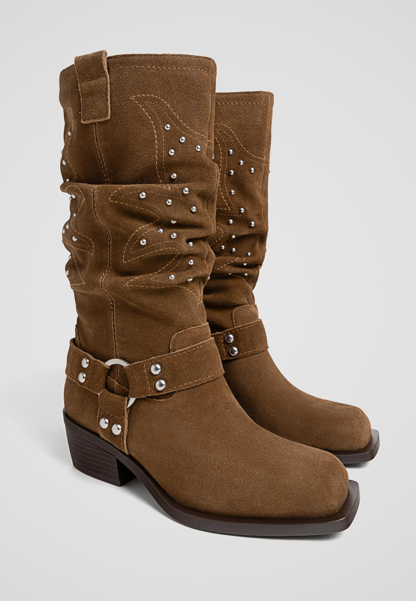 Stiefel aus Leder im Cowboylook mit Nieten | Stradivarius DE