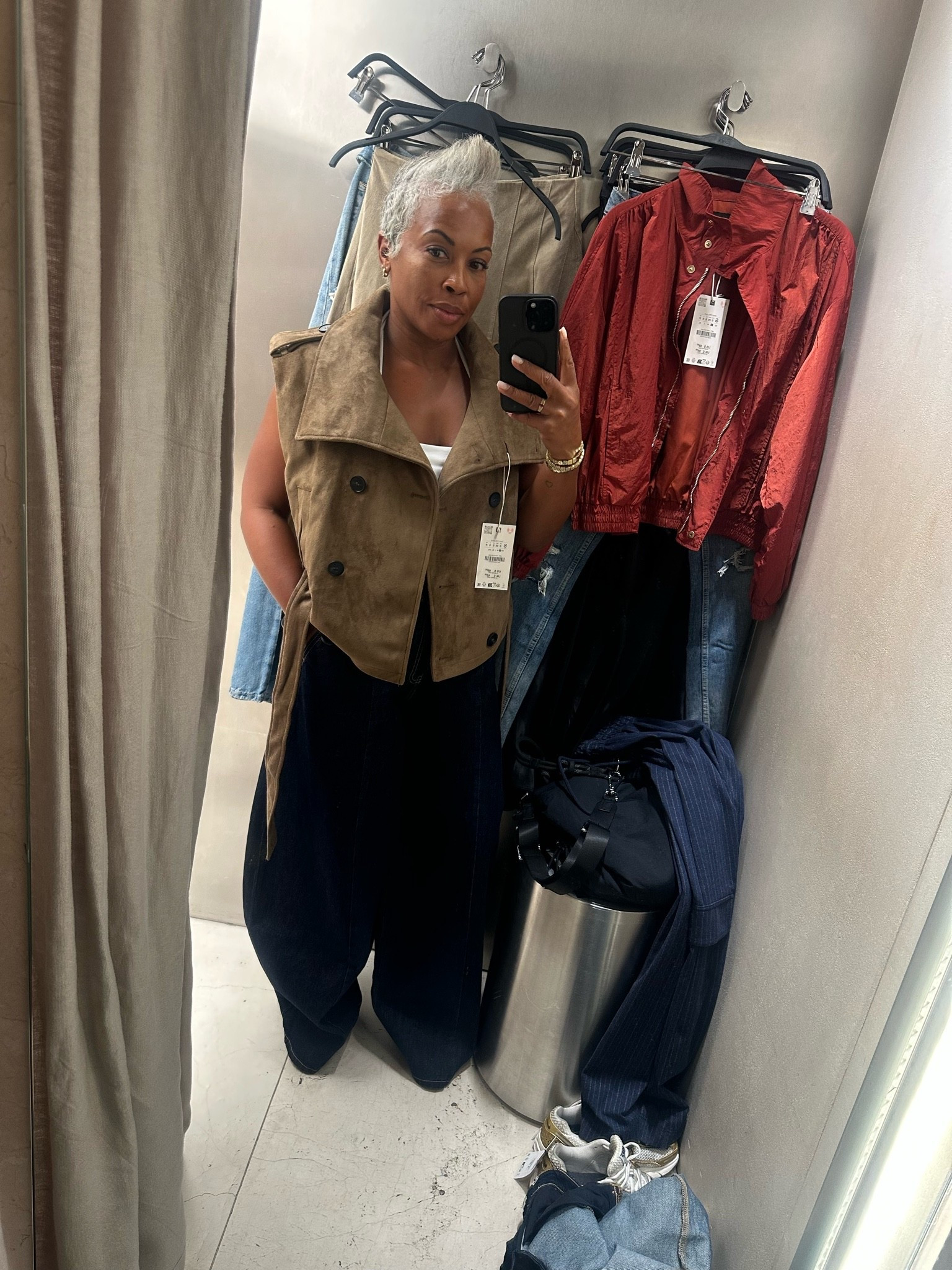 When this vest from @Zara is doing all the styling for you. 🤎

#FauxSuede #xoJalonda #ZaraStyle #FallFashion #ElevatedBasics

#LTKootd #LTKOver40 #LTKMidsize