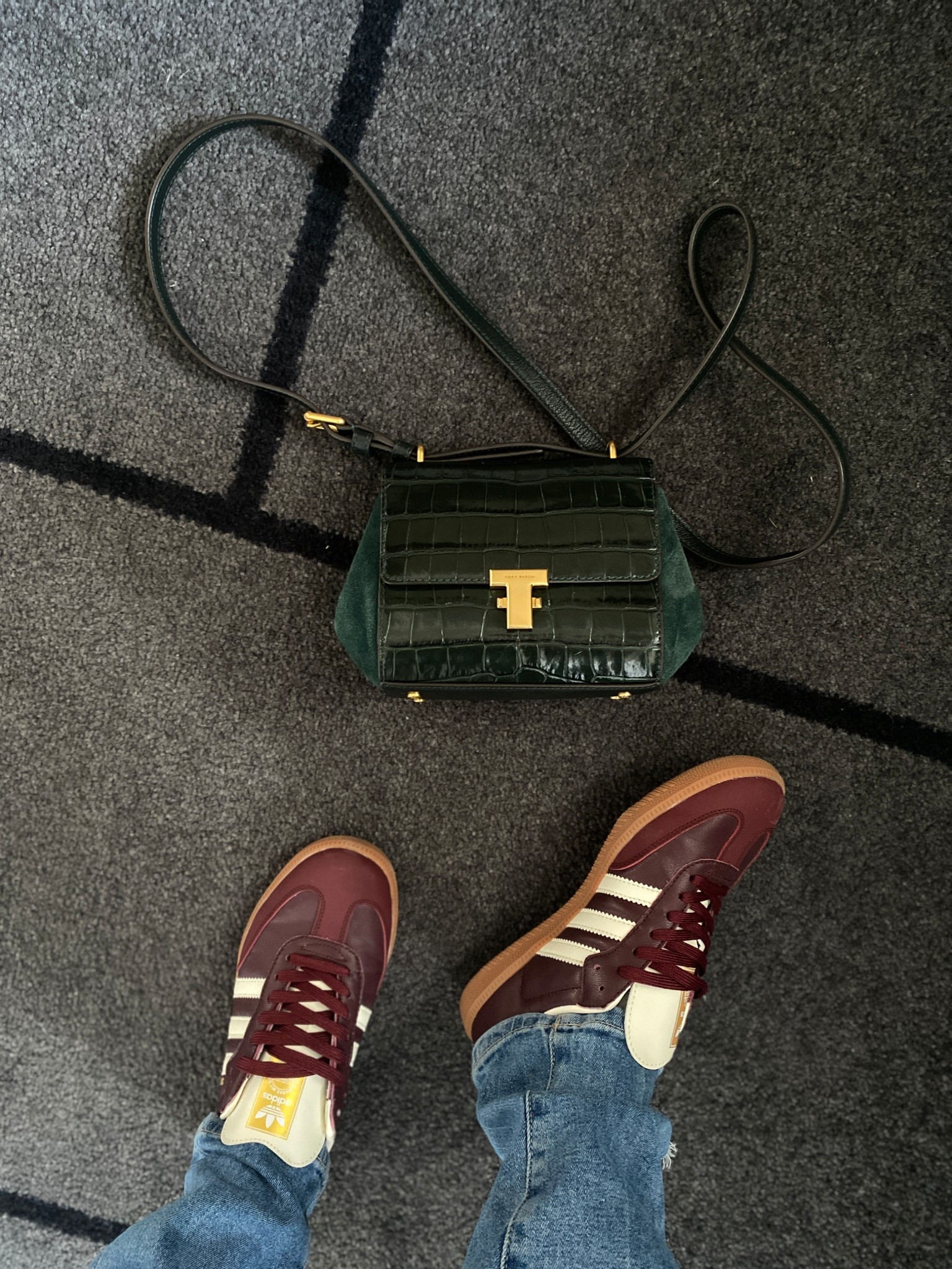 Today’s shoes and bag of the day ✨

#dhgate

#LTKShoeCrush #LTKFindsUnder100 #LTKItBag