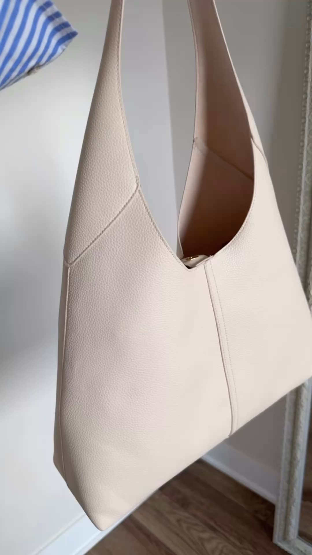 Bag is 20% off and comes in 4 colors

#LTKgrwm #LTKootd #LTKSaleAlert