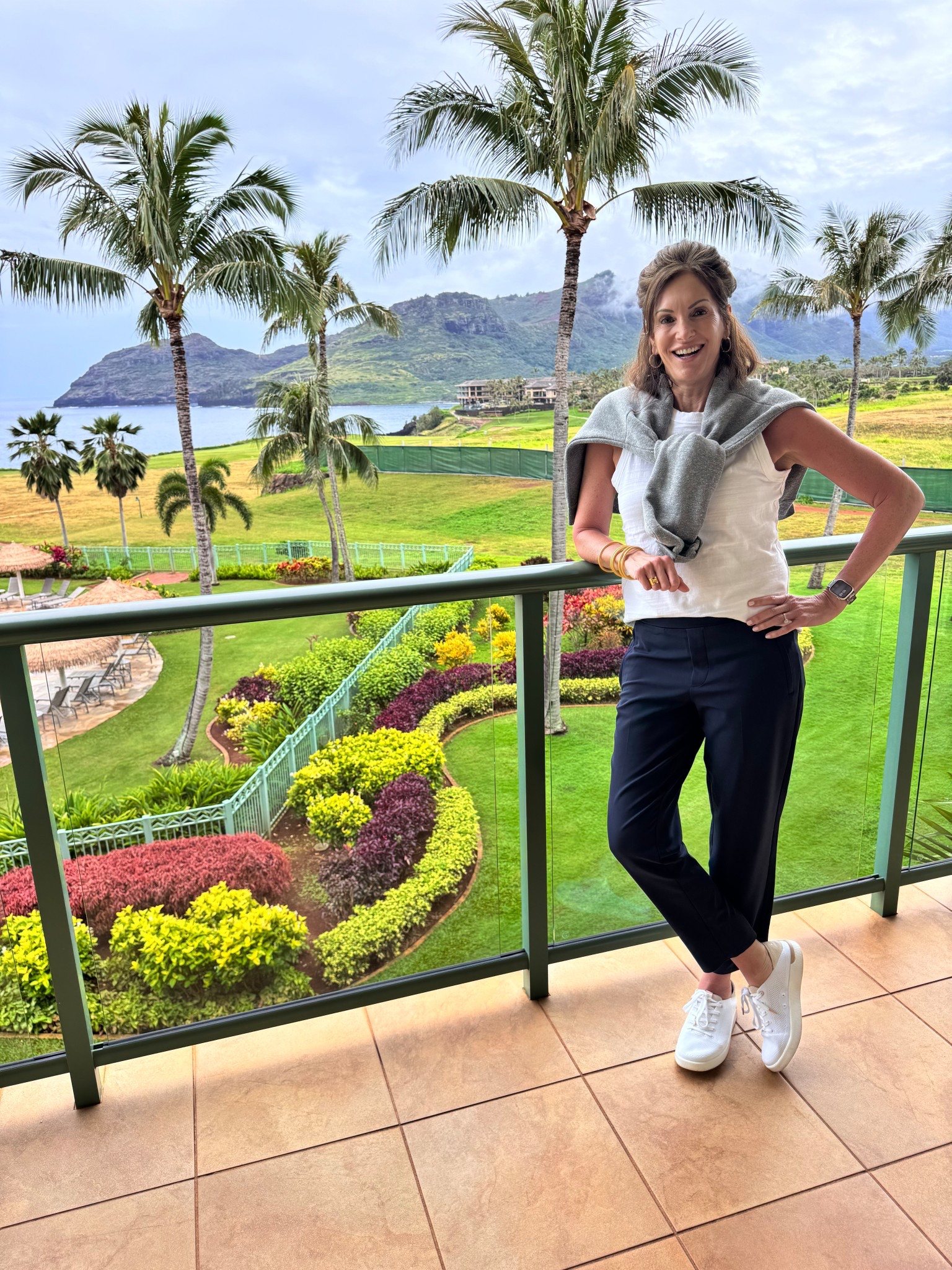 Travel style 

Pants - size 6 regular available in petite and tall as well 
Tank - medium 
Sweatshirt - large 
Sneakers - size 11

#LTKMidsize #LTKTall #LTKTravel