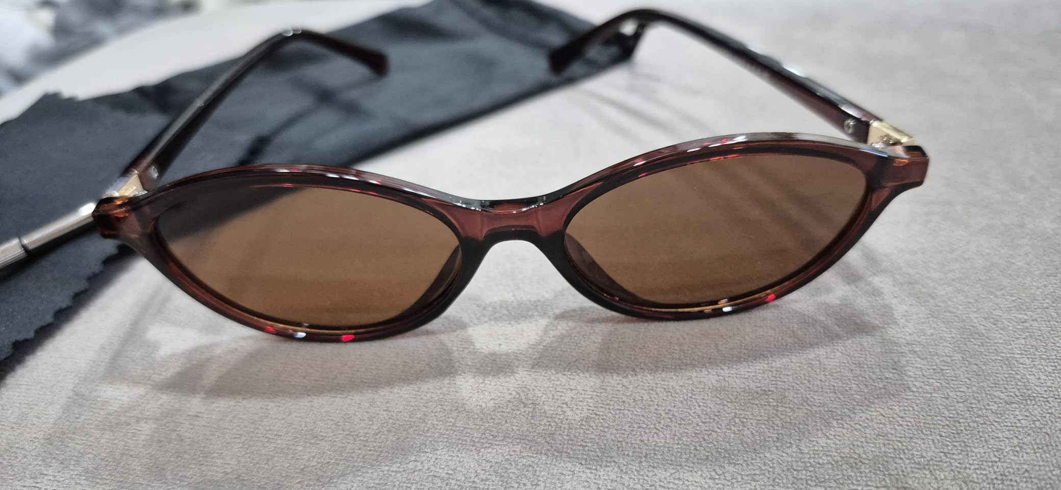 Sunglasses Womens Retro Oval Sunglasses for Women - Cat Eye 90s Glasses Y2K UV400 Lightweight Nar... | Amazon (US)