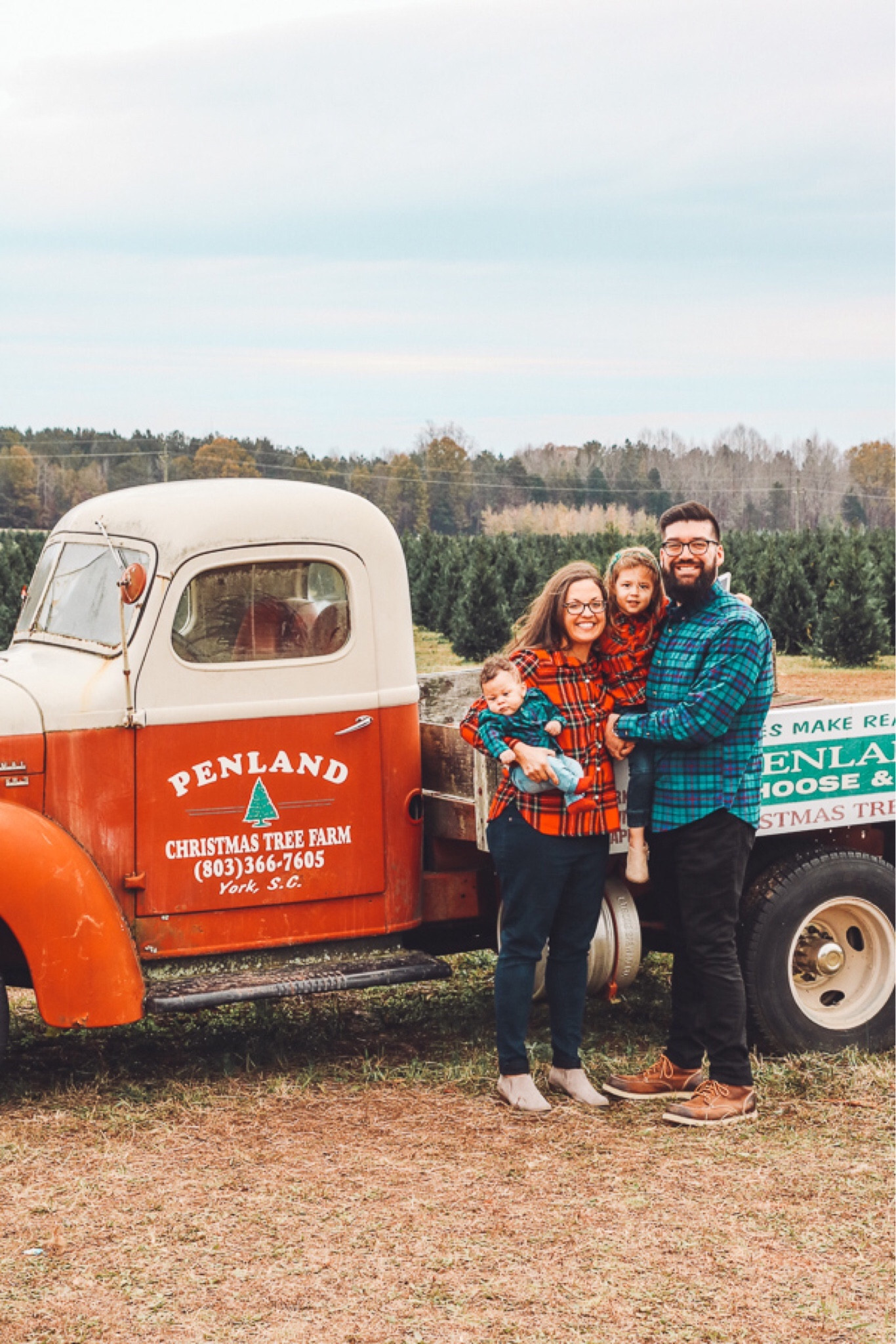 Planning a matching family Christmas outfit? We’ve done this for years so I’m linking up a few good red and green flannels that you can grab for the entire family!!

Plaid Shirt | Christmas Matching Family | Mommy and Me Christmas | Mommy and Me Outfits | Mommy and Me | Family Christmas Outfits | Family Christmas Photos

#LTKHoliday #LTKfamily #LTKSeasonal