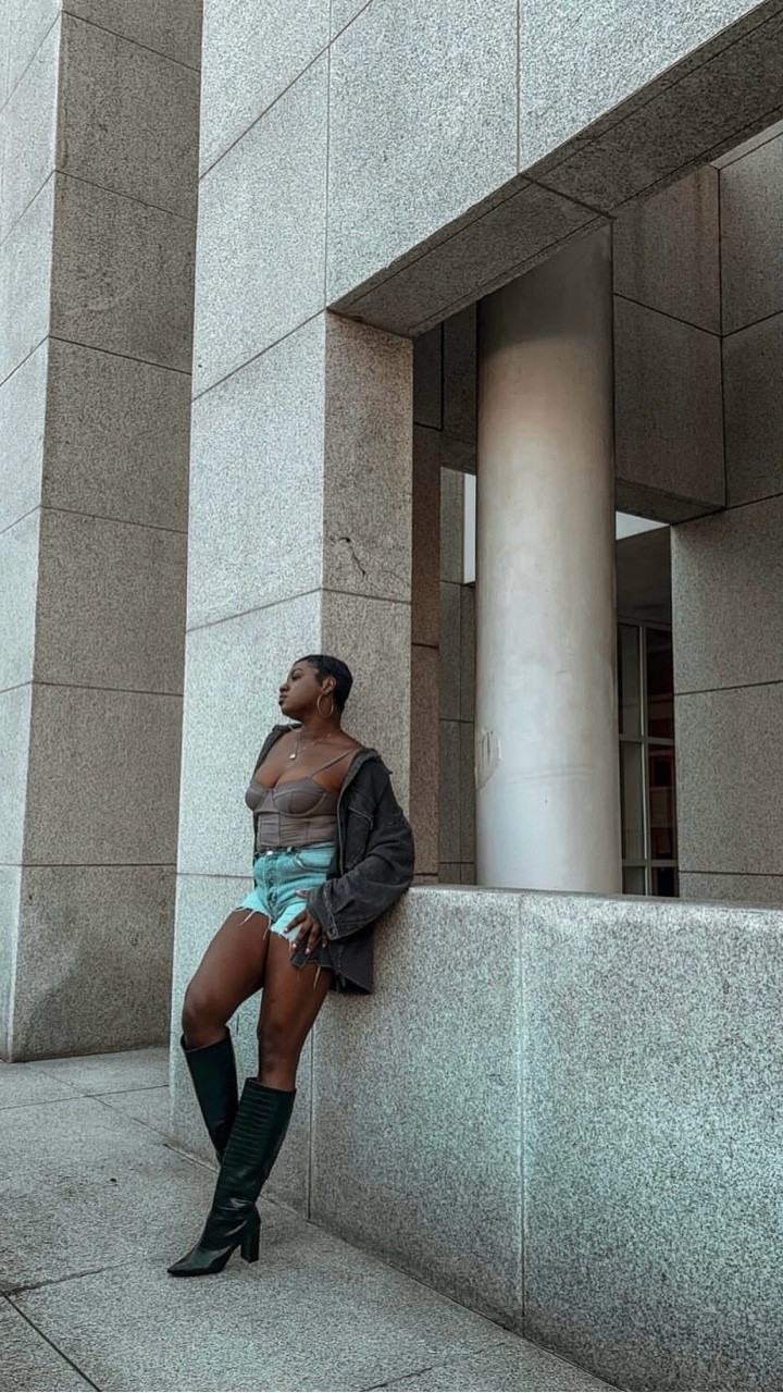 This one for the ones that been in their head lately because overthinking really be having us doing the most. I’m reminding myself to let life be what it is right now, and stop trying to control things that are out of my hands. Each season is here for a reason whether it’s to teach me something or slow me down.
.
.
#lifelately #overthinking #mentalreset #stopoverthinking #presentoverperfect #highmuseum #museumaesthetic #atlantacontentcreator