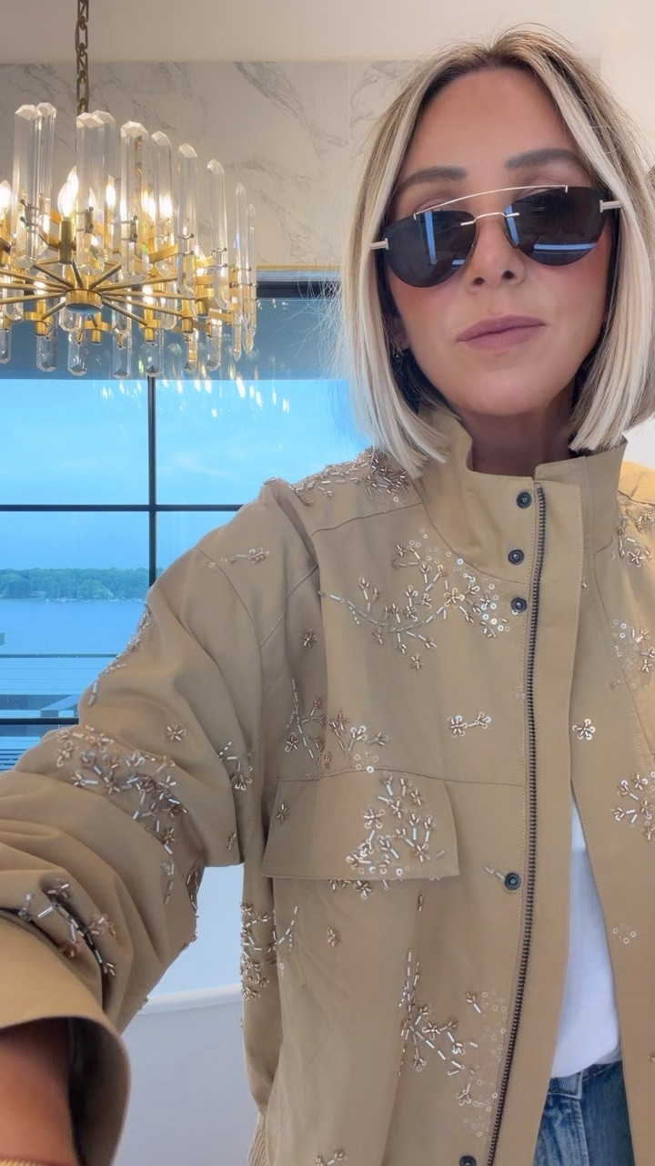Such a good new jacket from Nordstrom 😍😍😍 the details are 🤌 linking my favorite tee and exact new denim too!