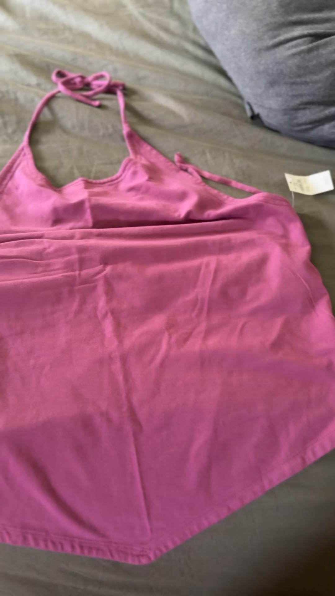 Cutest summer top!!! And even at 4 mos pregnant it’s so flattering!!! Don’t need a bra because it comes with a double lining!! 

#aerie