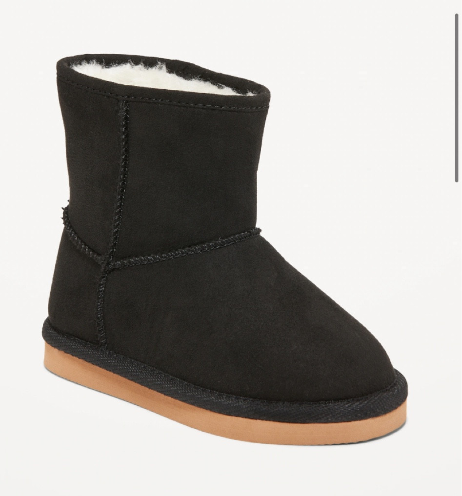 Toddler girl ugg boots at old navy! 50% off sale!! 

#LTKsalealert #LTKHoliday #LTKHolidaySale