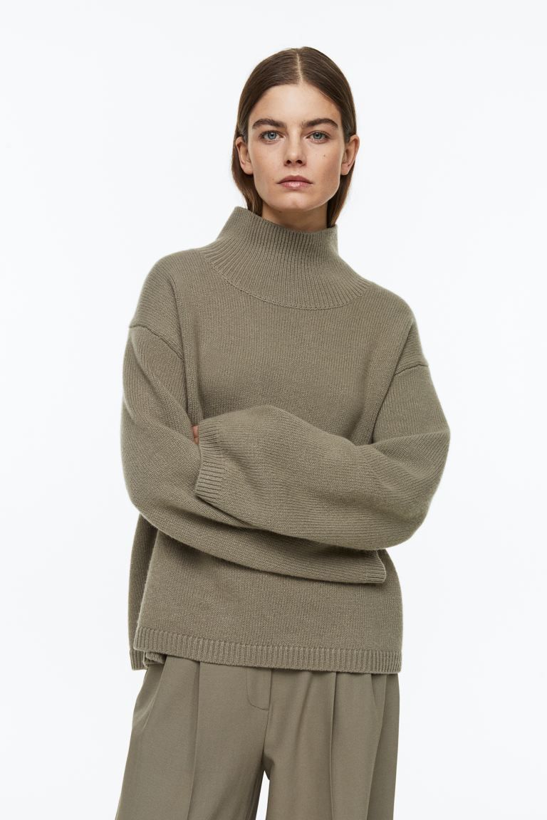Oversized cashmere-blend jumper | H&M (UK, MY, IN, SG, PH, TW, HK)