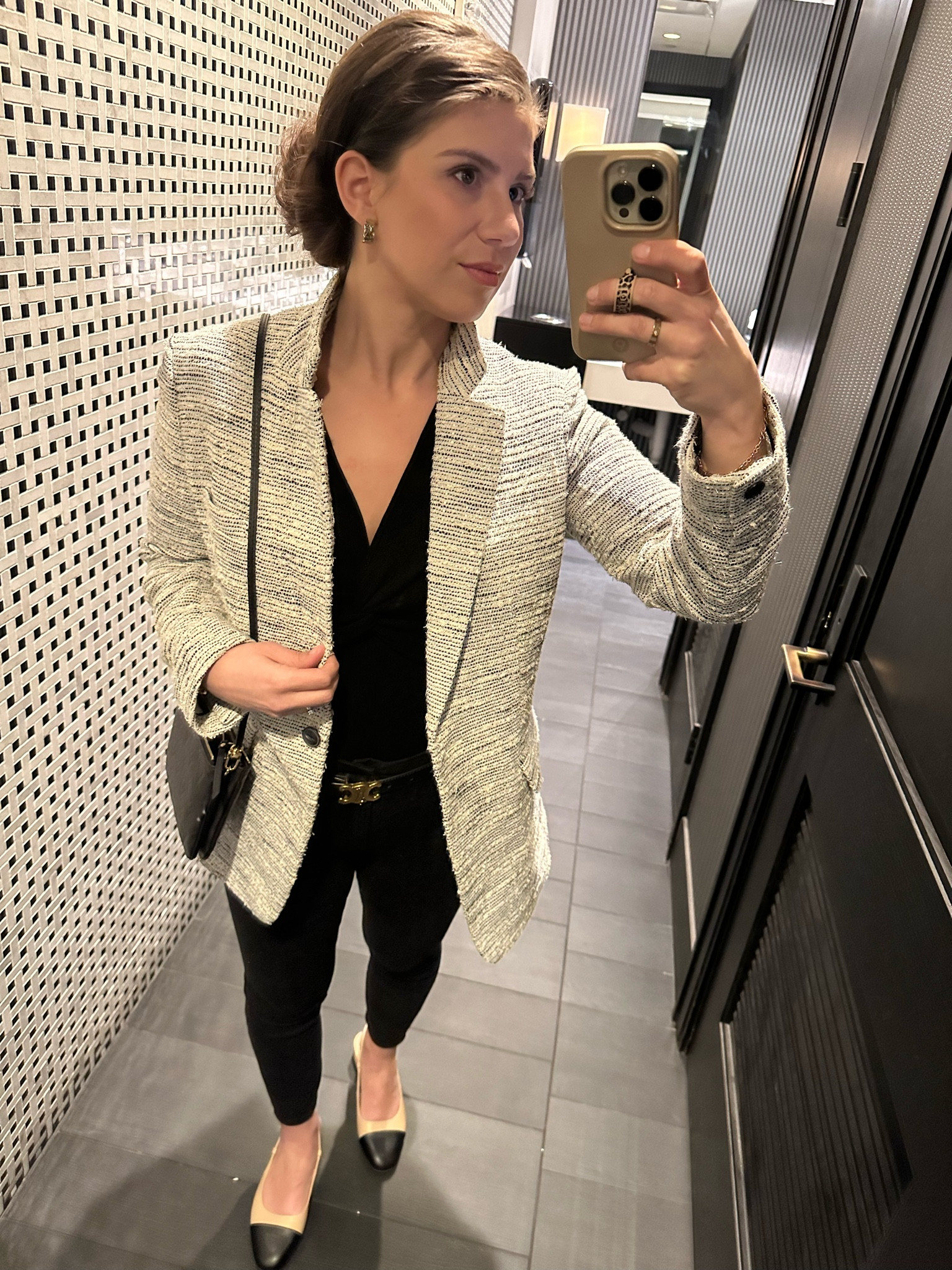 Date night outfit. Classic blazer & chic flats for a walk around downtown  

#LTKstyletip #LTKworkwear #LTKfindsunder100