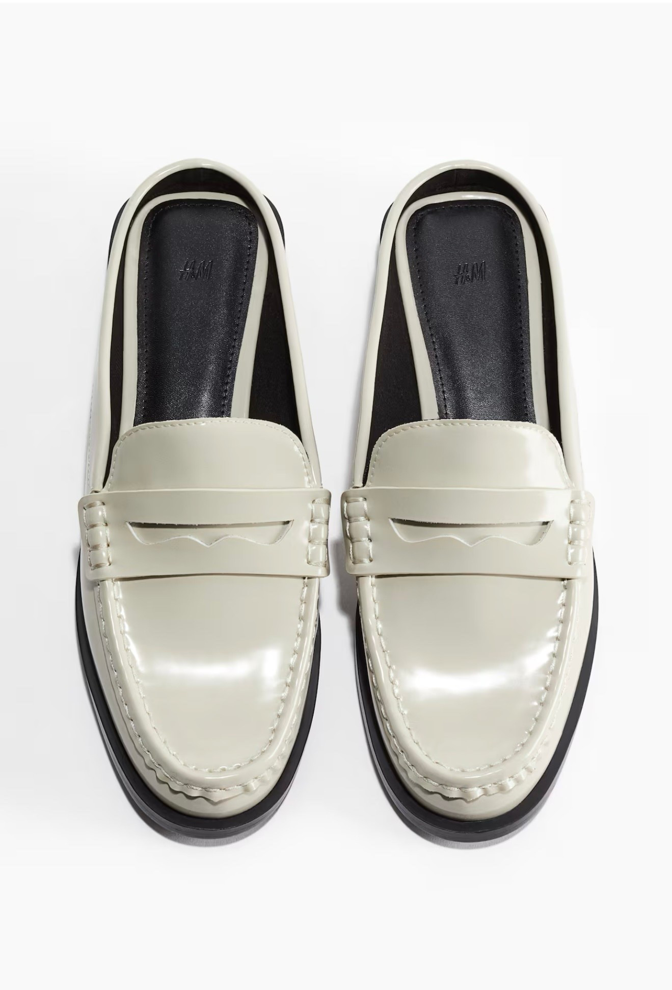 Loafer mules with rounded toes, a moccasin seam, and a penny keeper at front. Lining in cotton twill.



#LTKshoes #LTKcanada