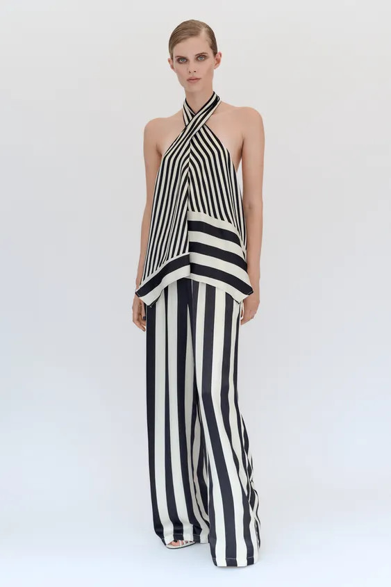 High-waisted pants with elastic waistband. Front pockets. Wide leg. | Zara US