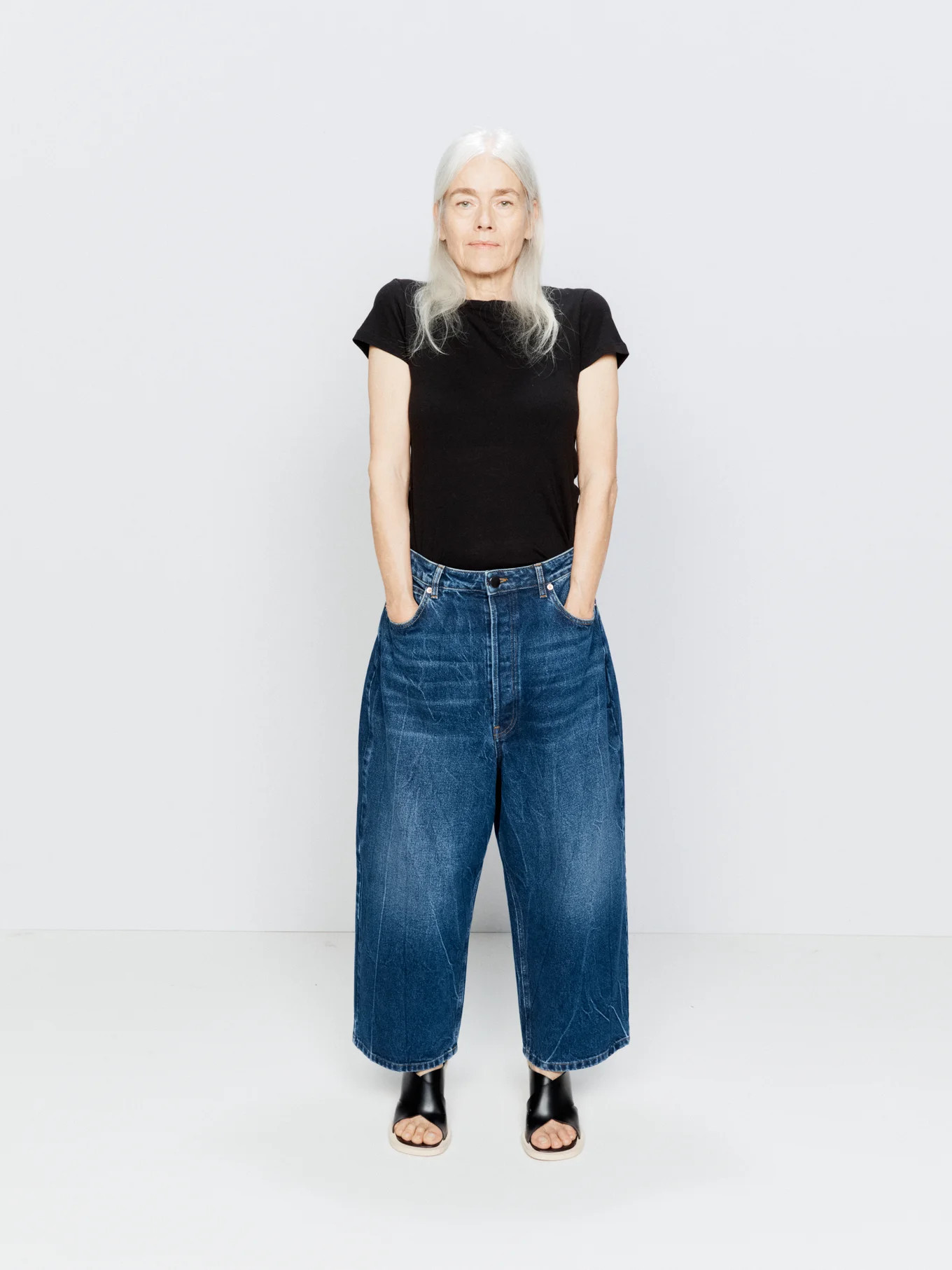 Crop drop organic-cotton low-rise baggy jeans | Raey | Matches (UK)