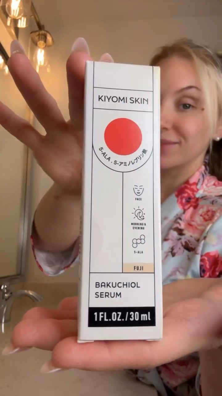 My nighttime bakuchiol serum! 🌙 
What is bakuchiol? My favorite retinol alternative! All of the benefits of retinol without the harsh effects to your skin! It’s vegan+cruelty free! 

@kiyomiskin_us @stackinfluence #kyomiskincare #kyomiskincarepartner 

Follow @kyomiskin_us