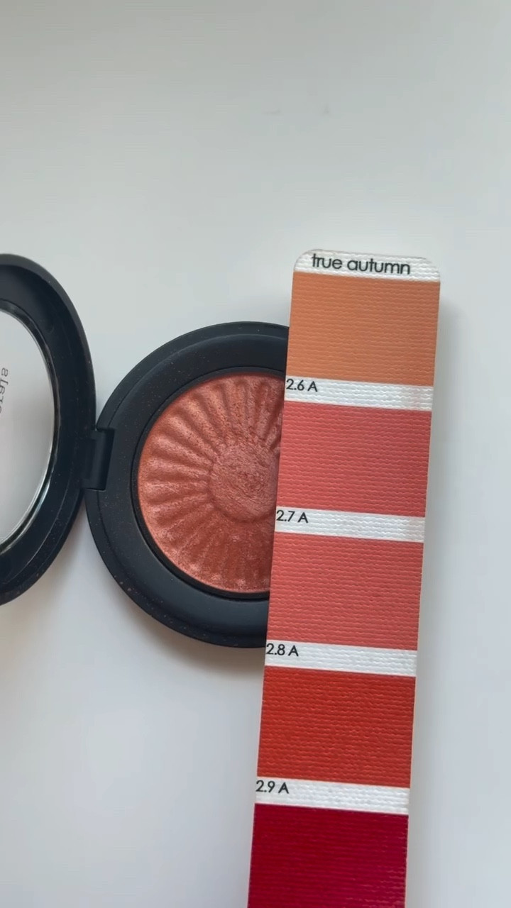 A follower suggested I try this @bareminerals blush + bronzer combination.  It’s a beautiful Autumn shade of copper with a touch of shimmer and warm pink.  I love this one it’s own or layered over cream blush for a sun kissed glow.  Its good color payoff means a little goes a long ways and this will last you a long time. 

Bare Minerals Gen nude bronzer, blush and bronzer combination.  Kiss of copper


#makeup #coloranalysis #trueautumn #warmautumn #hocautumn #autumn #knowyourwowcolors #warmundertone #blush #bronzer #sunkissed #beauty #sephora #ulta #houseofcolour #warmspring #bareminerals #veganmakeup #cleanmakeup