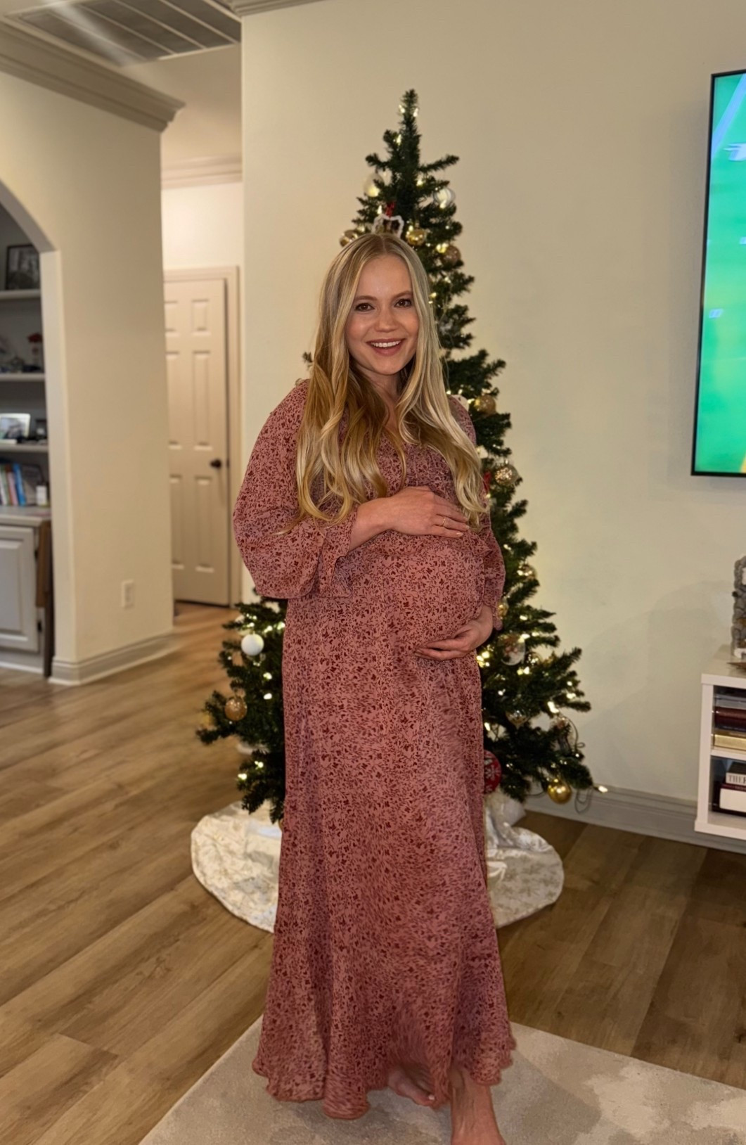 Pregnancy-friendly dress that will be great post pregnancy as well 🙌🏻 currently on sale for under $40!! 


Bump friendly 
Pregnancy outfits
Family Photos 
Friends giving 
Holiday outfit ideas 

#LTKBump #LTKHoliday #LTKCyberWeek