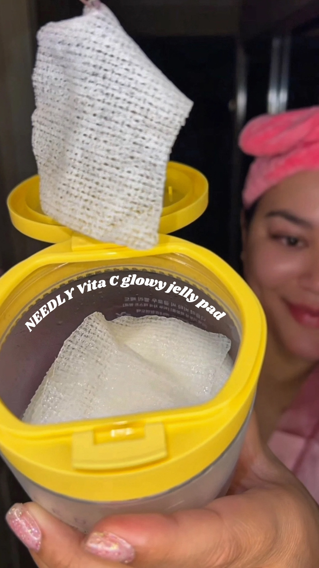 Say hello to your new skincare obsession! 💦✨ The @needly_official_global Vita C Glowy Jelly Toner Pads are hydrating, soothing, and give my skin that glassy glow in just one swipe. These vegan jelly-like pads are great for sensitive skin and are available on Amazon!

Perfect for those days when your skin needs an instant glass skin glow up! Have you tried them yet? 🧡

#needly #needlytonerpad #needlypad #kskincare #ktonerpad #dailytonerpad #PR 
#skincare