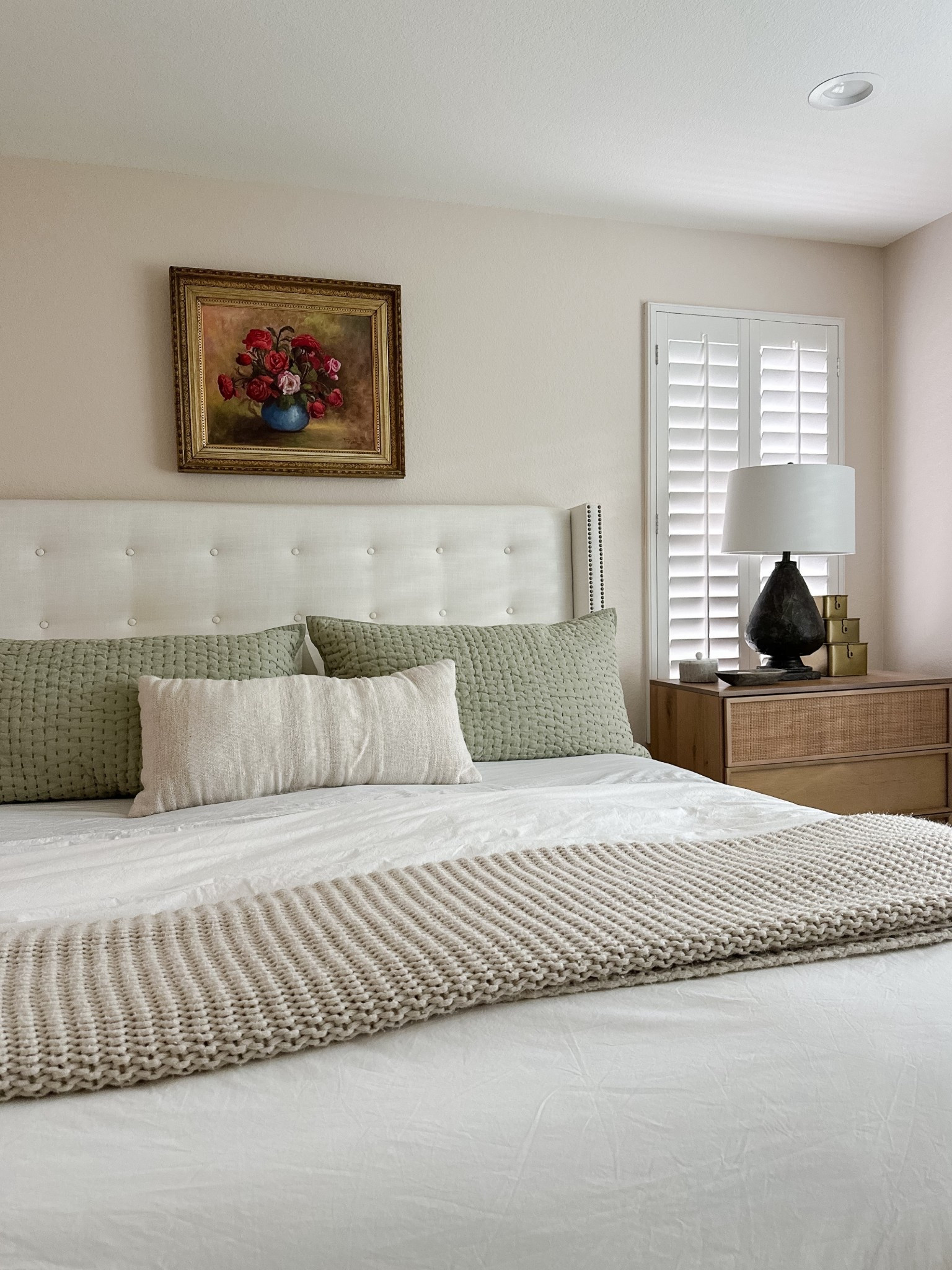 Crisp, clean bedding to transition from winter to spring ❄️🌿

Quince bedding
European lining stitch quilt set
My favorite chunky knit bed blanket
Organic percale sheets
3 drawer dresser 


#LTKSeasonal #LTKHome #LTKSaleAlert