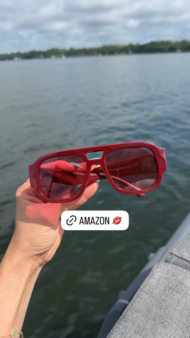Retro frames and summer days ☀️🕶️

Sunglasses
RetroSunglasses
Sojos

#LTKdayinmylife #LTKselfcare #LTKSeasonal
