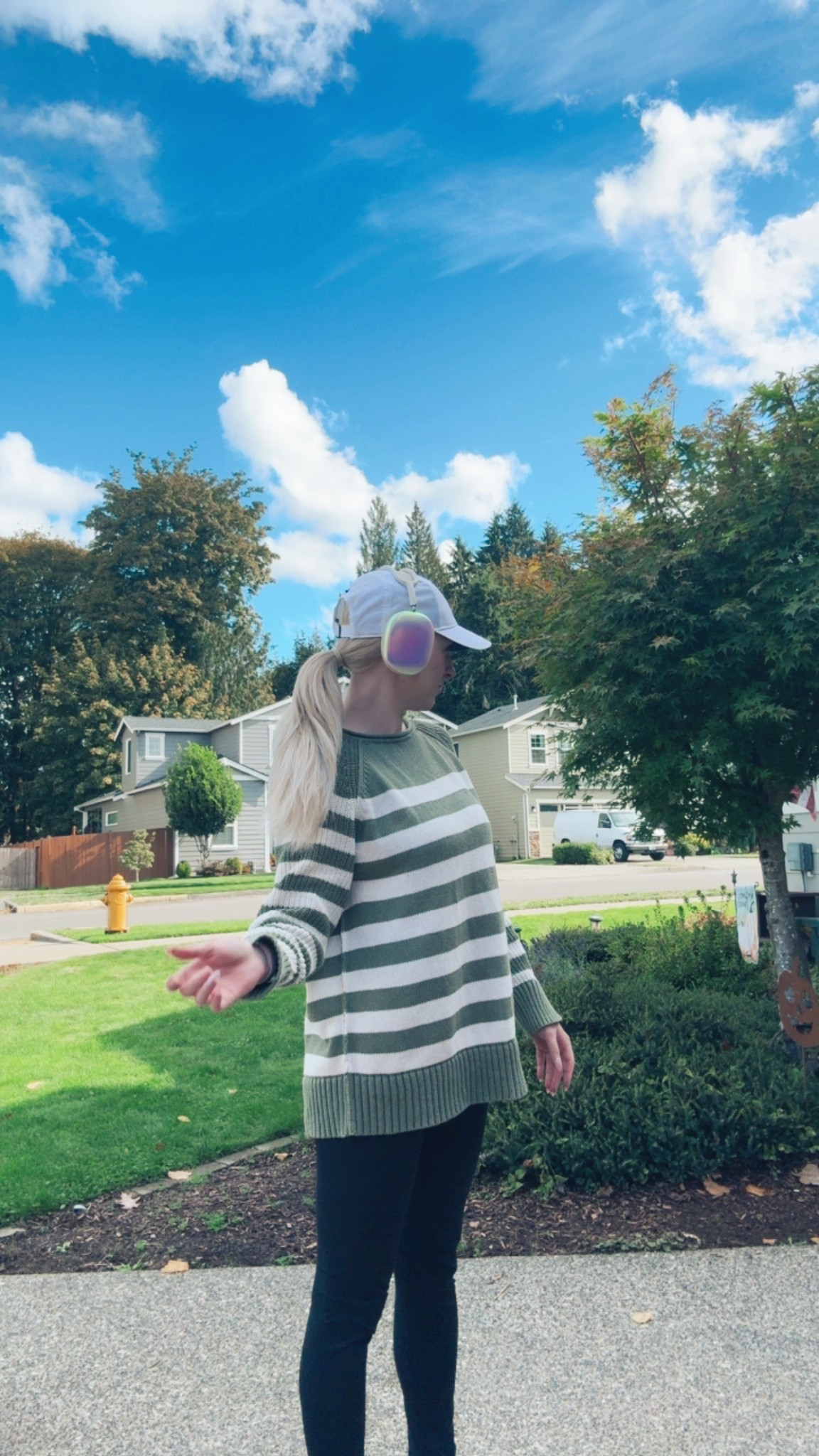 Fall walk ootd! #fallsweater

#LTKStyleTip #LTKSeasonal #LTKFindsUnder100