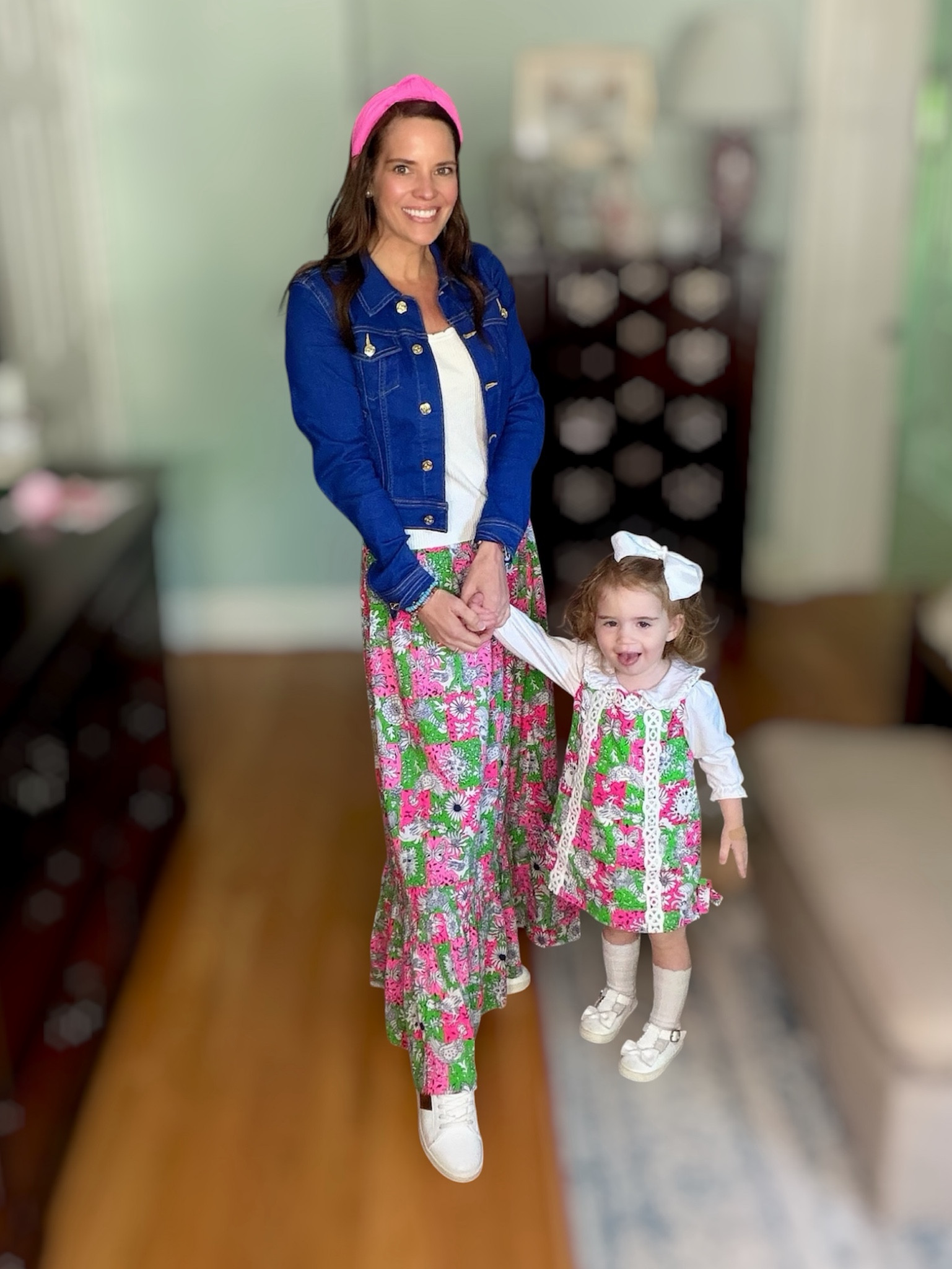 Mommy & Me Lilly Pulitzer Green Print Outfit 💚✨


The sweetest matching moment 💚 Obsessed with this Lilly Pulitzer print for both mom + littles! I’m wearing the sleeveless shift dress paired with sneakers for a casual everyday look, and linked the adorable girls ruffle set to match 🫶 Perfect for spring outings, family photos, vacations, or just twinning in style 🌸

Lightweight, breathable cotton + the prettiest green print that always pops 🌿 The dress is an easy, classic shift fit and the girls set is SO cute with the ruffle details!

spring outfits, mommy and me outfits, matching outfits, Lilly Pulitzer dress, green print dress, preppy style, spring family photos outfits, resort wear, casual spring outfit, feminine style, colorful outfits 💕

#LTKKids #LTKmomlife #LTKOver40