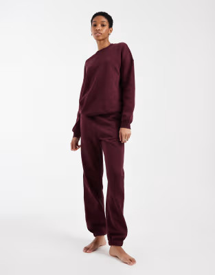 Vero Moda Tall oversized sweatshirt and cuffed sweatpants set in burgundy | ASOS (Global)