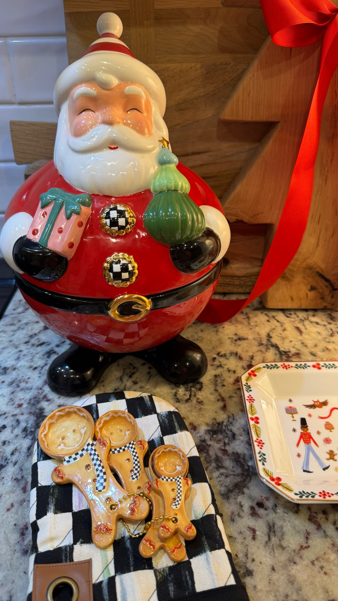 The cutest Christmas 🎅🏻 line up ♥️ gingerbread & big ole Santa Claus cookie jar 

#LTKHome #LTKHoliday #LTKGiftGuide