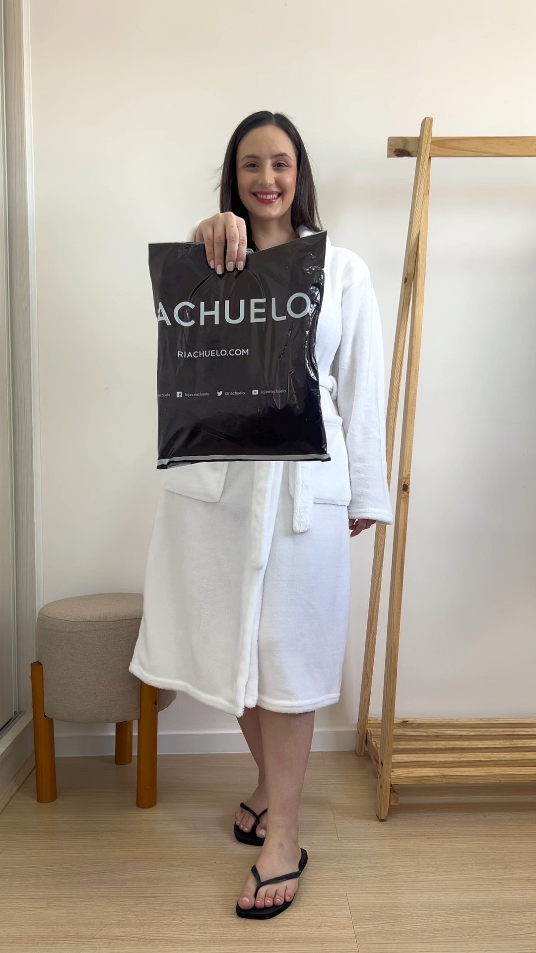 a camisa mais linda 🍒 da Riachuelo! não resisti e já montei 4 lookinhos lindo com ela 🤌🏻❤️

#LTKstyletip #LTKbrasil #LTKbeauty