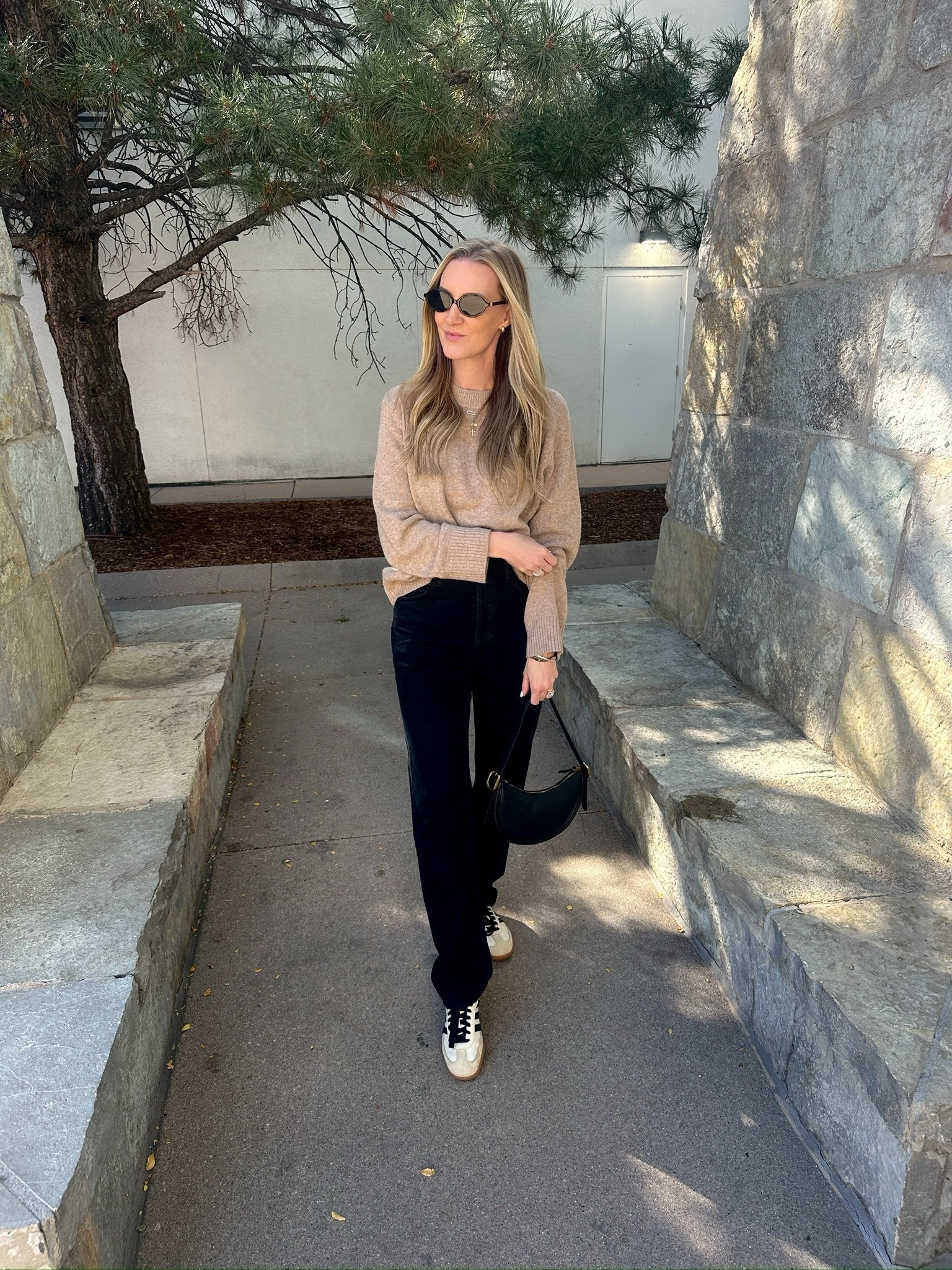 Effortless fall chic 🍂✨ Neutral sweaters, classic black jeans à la Zoe Kravitz, and retro sneakers = the ultimate celebrity off-duty look. This minimalist @onequince outfit blends casual luxe with timeless staples—think Jennifer Aniston’s cozy neutrals meets Dakota Johnson’s street style. #QuincePartner 