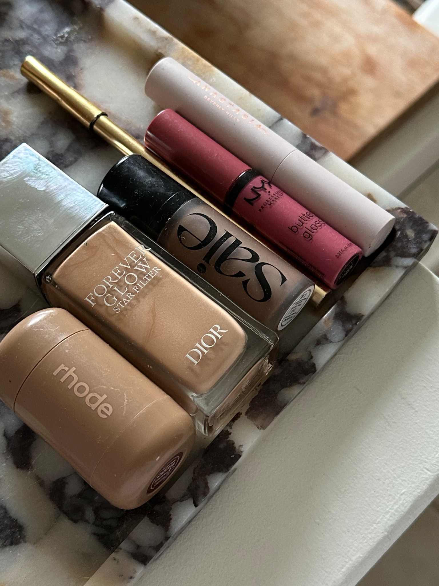 5 min cream makeup! 

Rhode Blush: 
Dior Star Glow: shade 3
NYX Butter Gloss: Tiramisu 
Saie Bronzer: Salt 