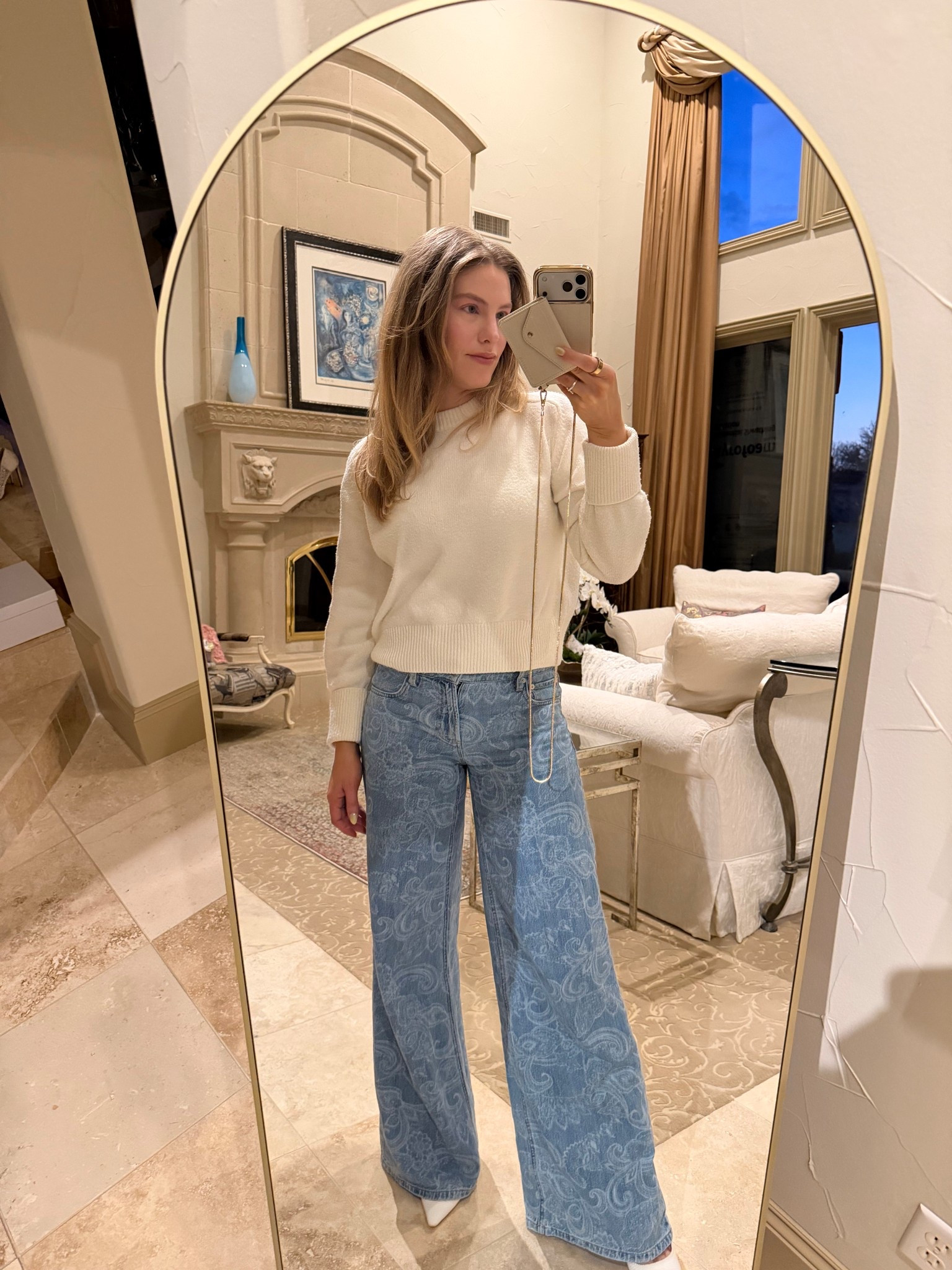 OOTD of the day plus my new favorite accessory @BANDOLIER crossbody remi phone case 

Jeans - 26 
Sweater - small 

#LTKWorkwear #LTKSpringSale #LTKootd