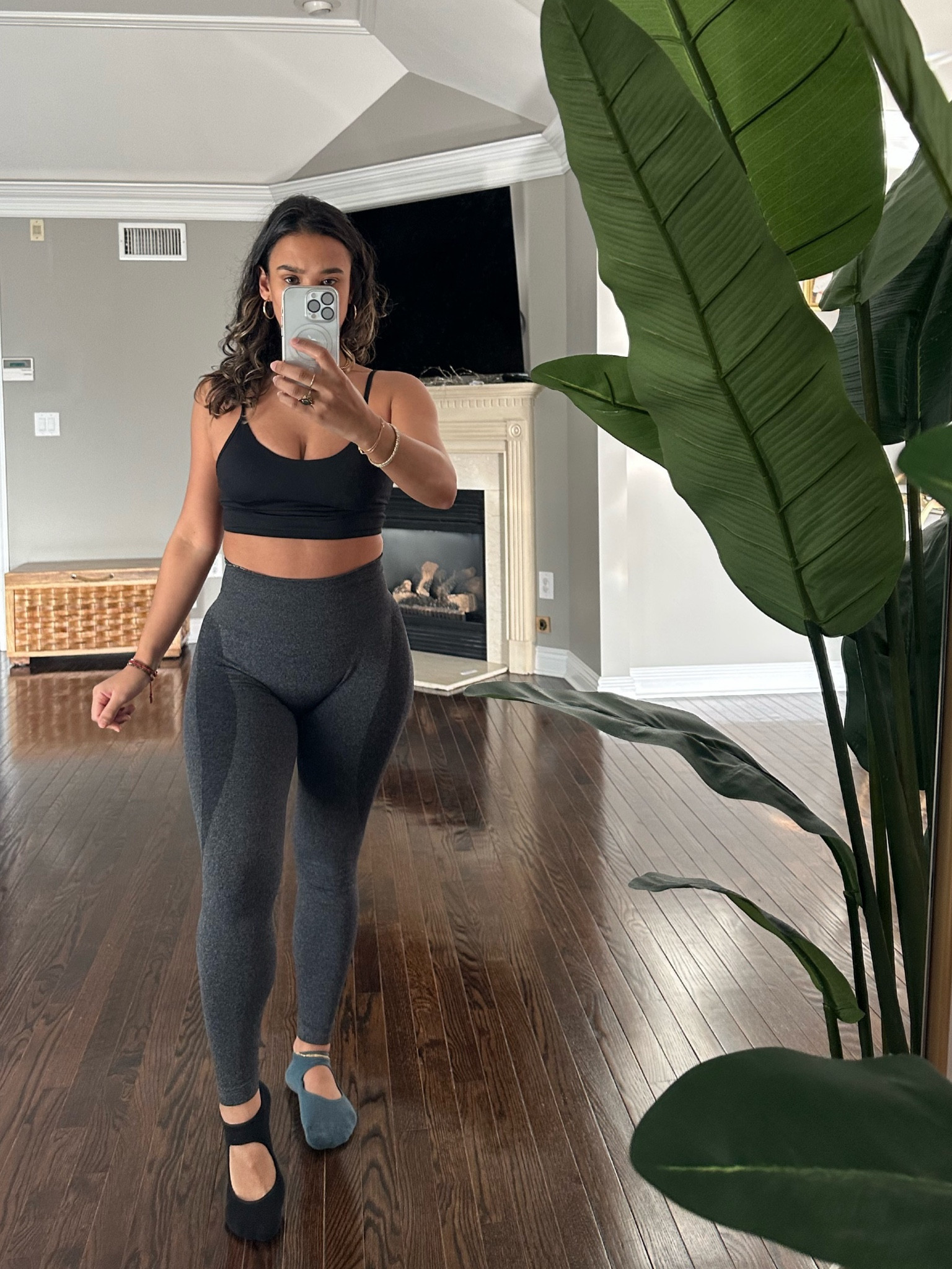 Can we normalize wearing different color socks? Comfy workout fit 💪 Lol #amazon

#LTKfit #LTKunder50 #LTKFind