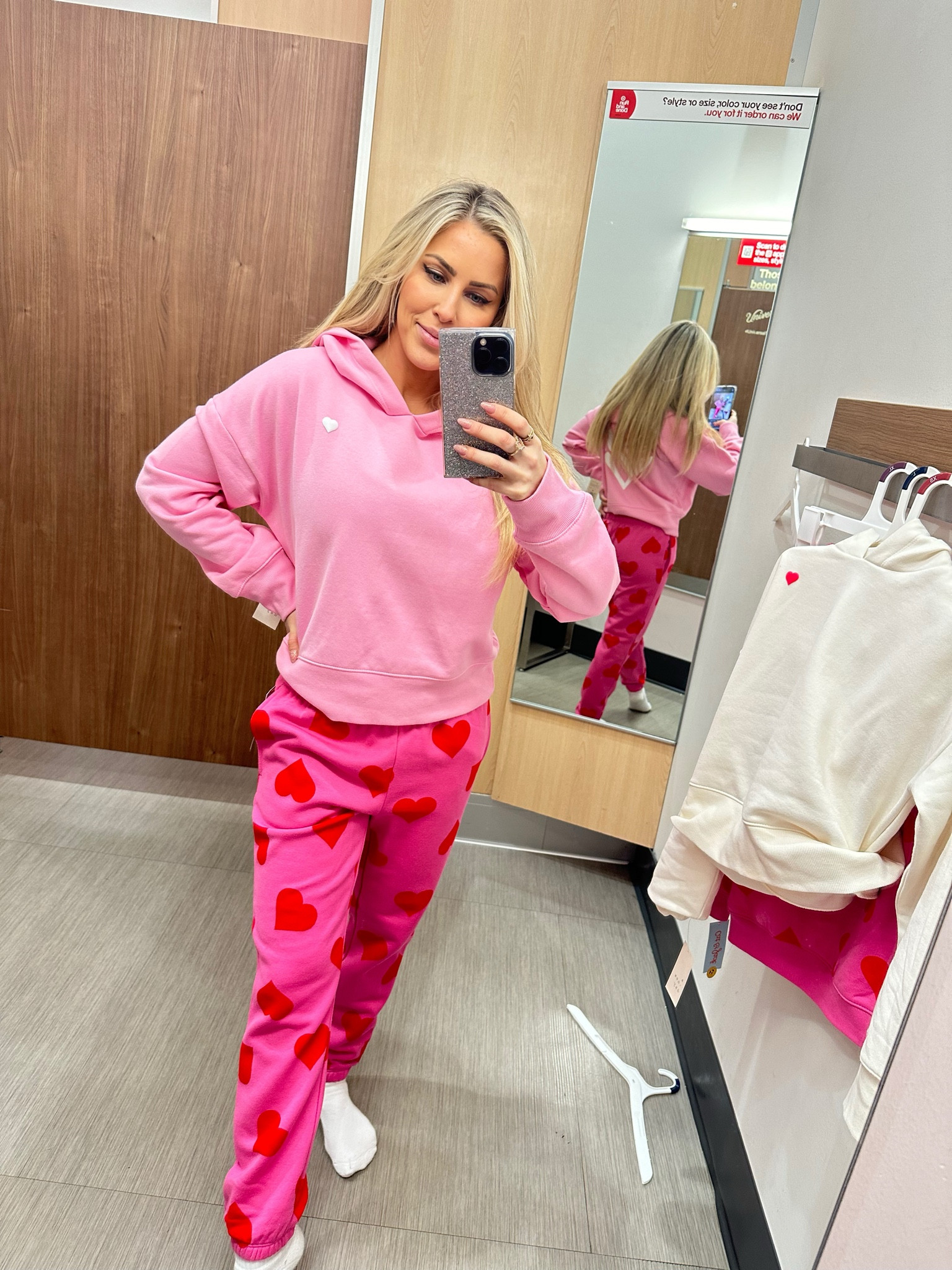 Target Valentine’s Day hoodie

#LTKfindsunder50 #LTKMostLoved #LTKSeasonal