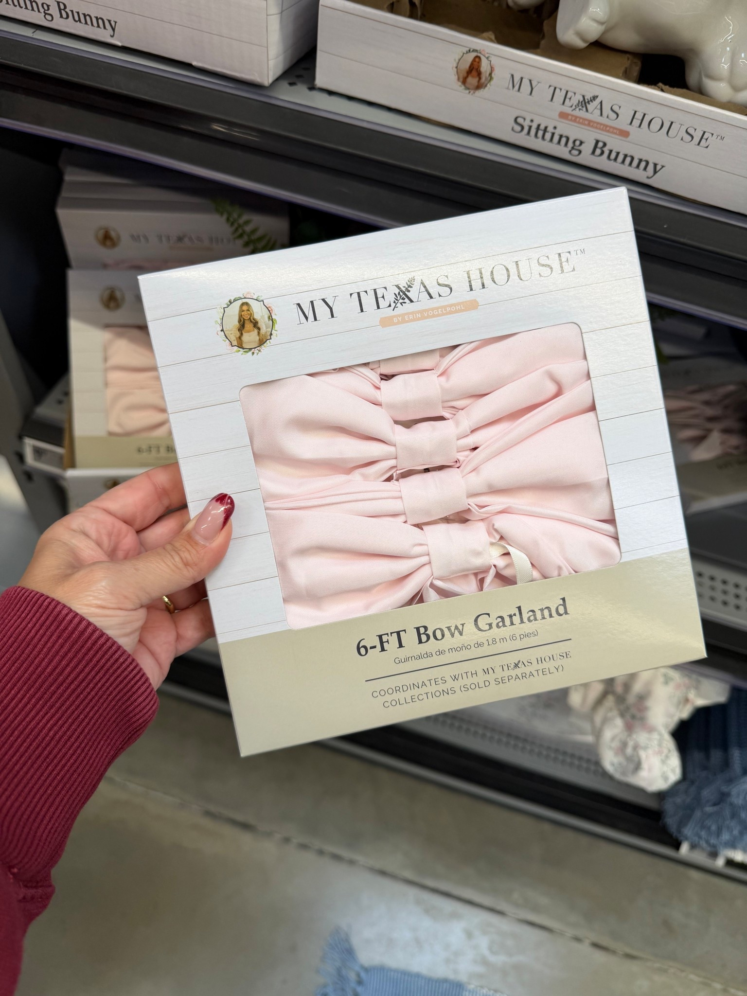 Bow garland  🎀 

#LTKHome #LTKSeasonal