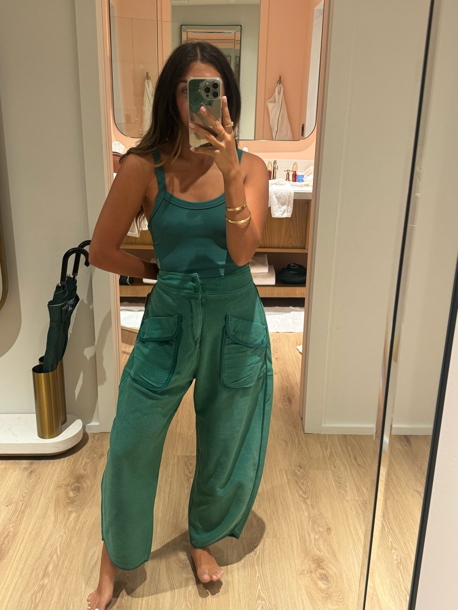 Top: m/l
Bottoms: medium 

These pants were too big so I’ll have to exchange but love the look and color! 